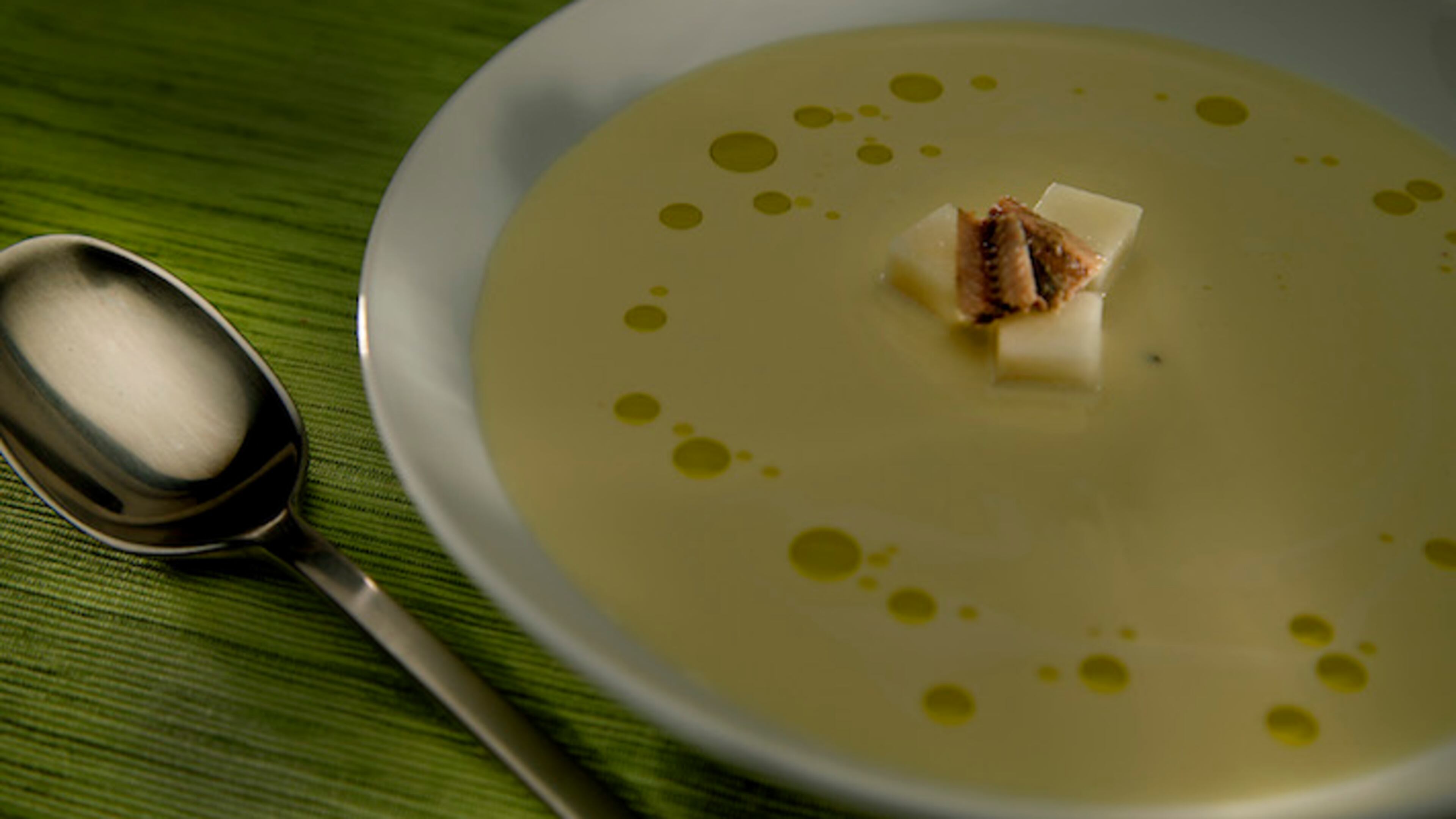 One taste of Andalusia's tantalizing ajo blanco can turn a skeptic into a serious enthusiast. (Kirk McKoy/Los Angeles Times/TNS)
