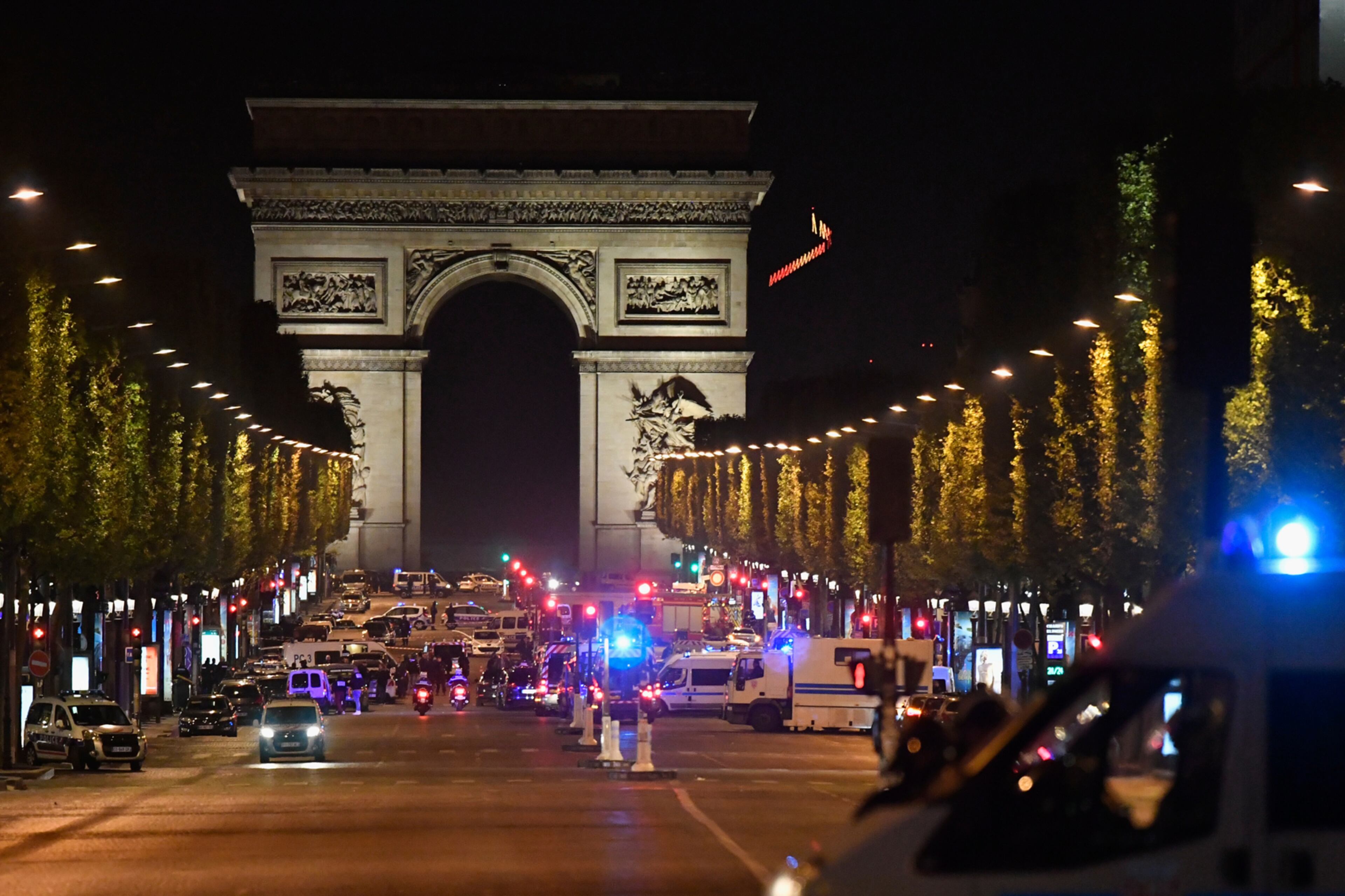 PARIS, FRANCE - APRIL 20: Police officers secure the area after a gunman opened fire on Champs Elysees on April 20, 2017 in Paris, France. One police officer has been killed, and a second injured by a gunman on The Champs Elysees. Security is heightened in Paris with the first round of France's presidential election on Sunday. (Photo by Jeff J Mitchell/Getty Images)