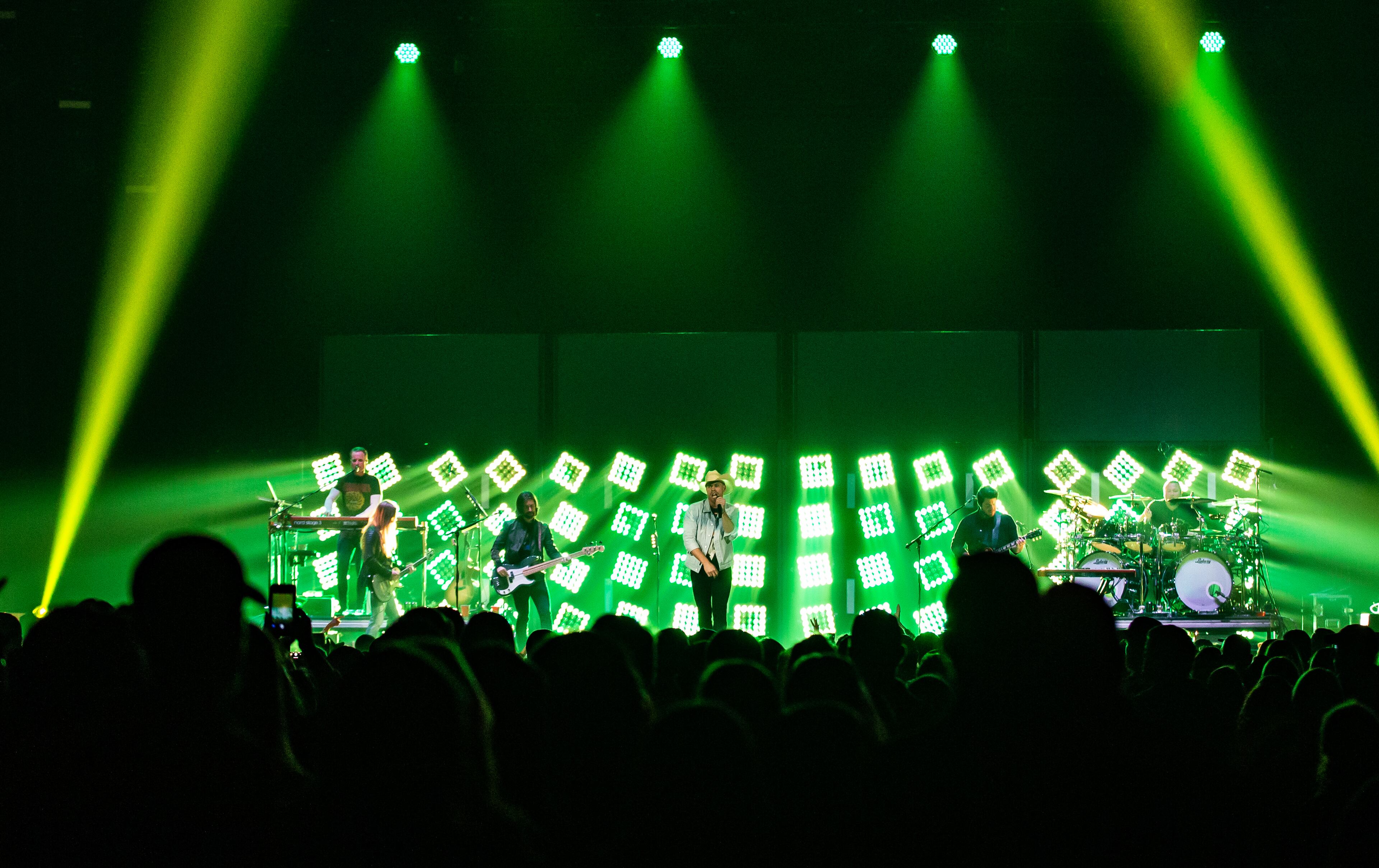 Dustin Lynch performs at Infinite Energy Arena on Nov. 29, 2018.