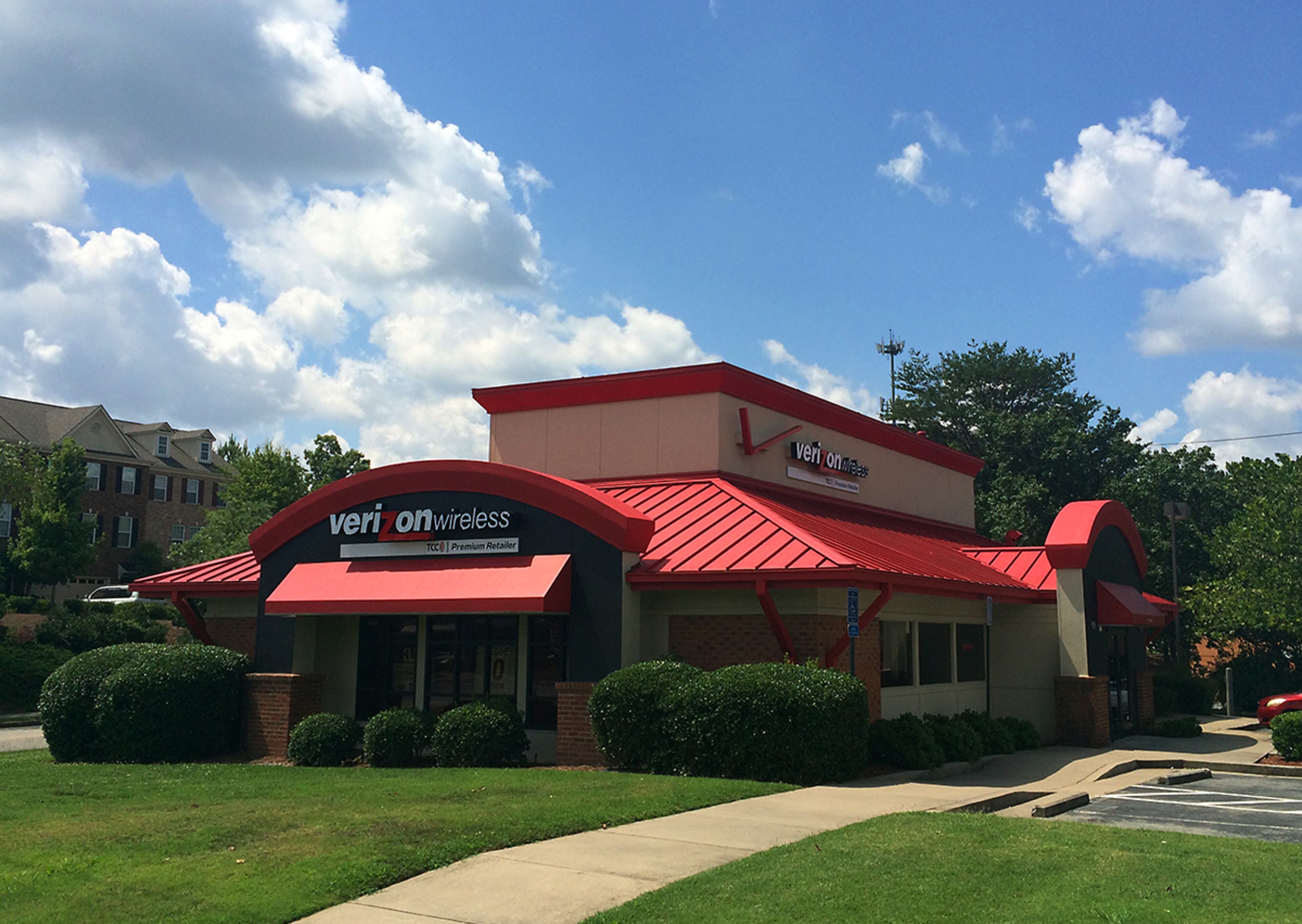 Verizon Wireless (8514 Holcomb Bridge Rd., Alpharetta): Wait, you say, that’s not a vintage Pizza Hut building! No, it’s one of the newer designs for the pizza chain, still repurposed here. Verizon didn’t even have to change the roof color. Some out-of-date online business directories still list it as a Pizza Hut, along with its store hours, which somehow makes us very sad. (PETE CORSON / PCORSON@AJC.COM)