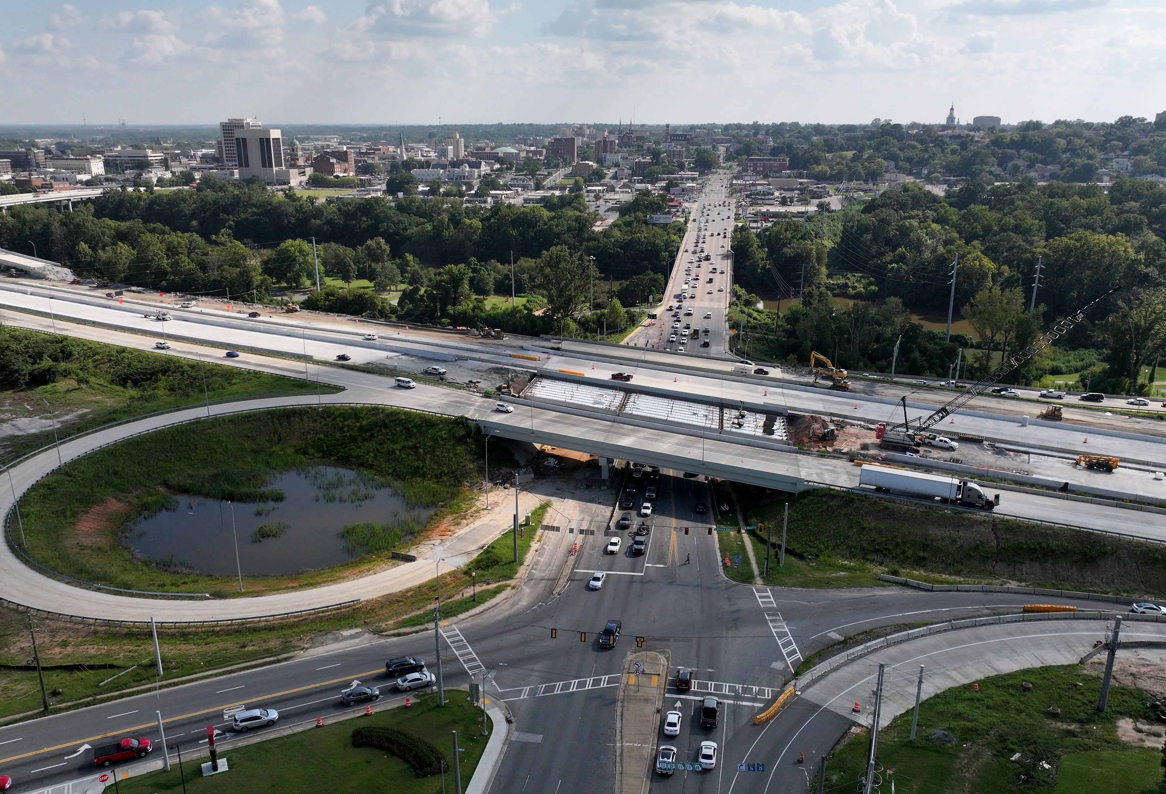 The I-16 exit at Spring Street, just across the Ocmulgee River from downtown Macon, has long been a traffic-jam maker during peak commuting hours. Construction on the complex interchange at Macon's Emery Highway is expected to wrap up in a couple of years, while the entire I-75/I-16 interchange makeover won't likely be completed until 2030. (Hyosub Shin / AJC)