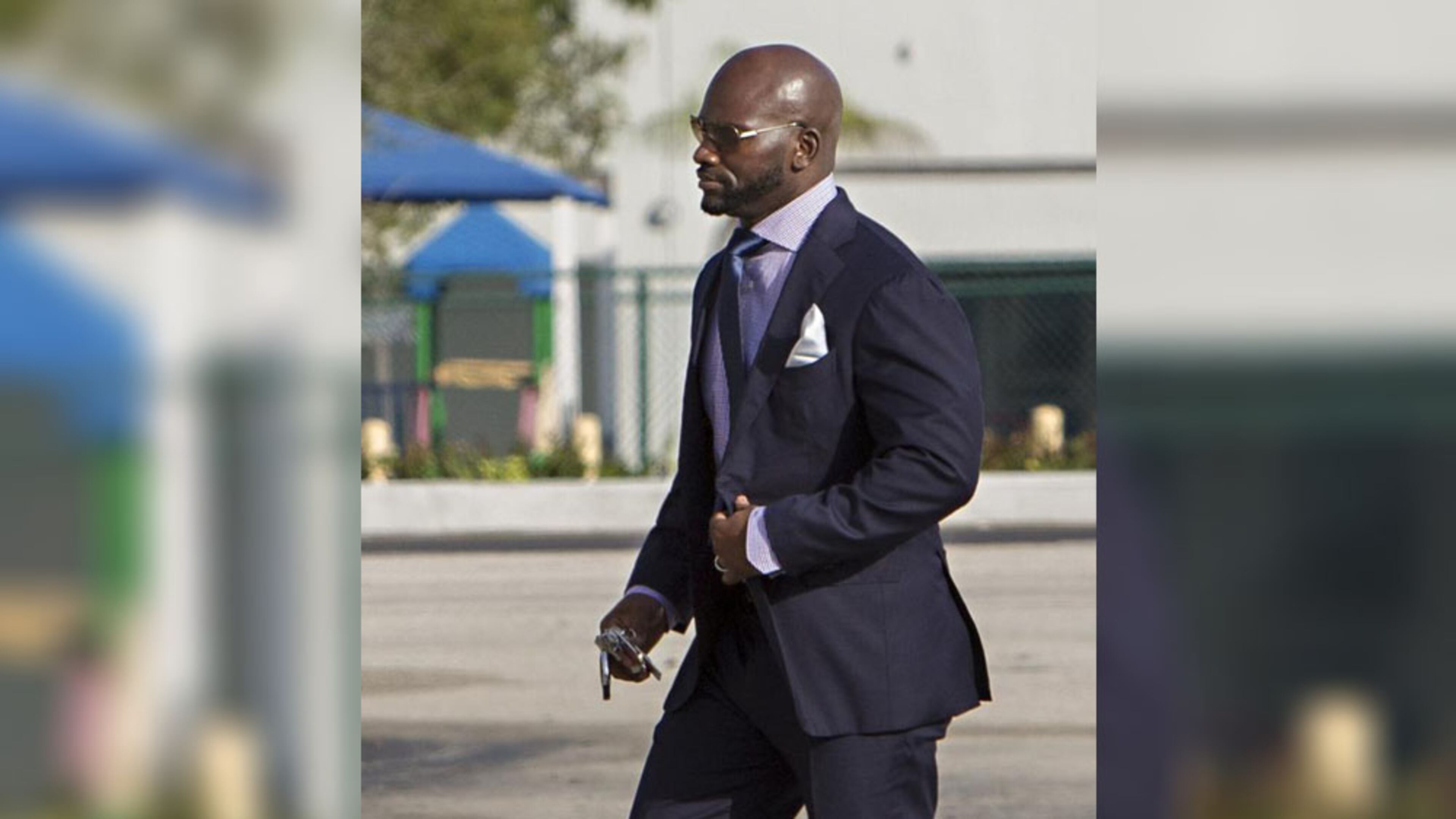 Kenneth “Kenny” Chatman walks to the Reflections Treatment Center in Margate on Dec. 10, 2015. (Richard Graulich / The Palm Beach Post)