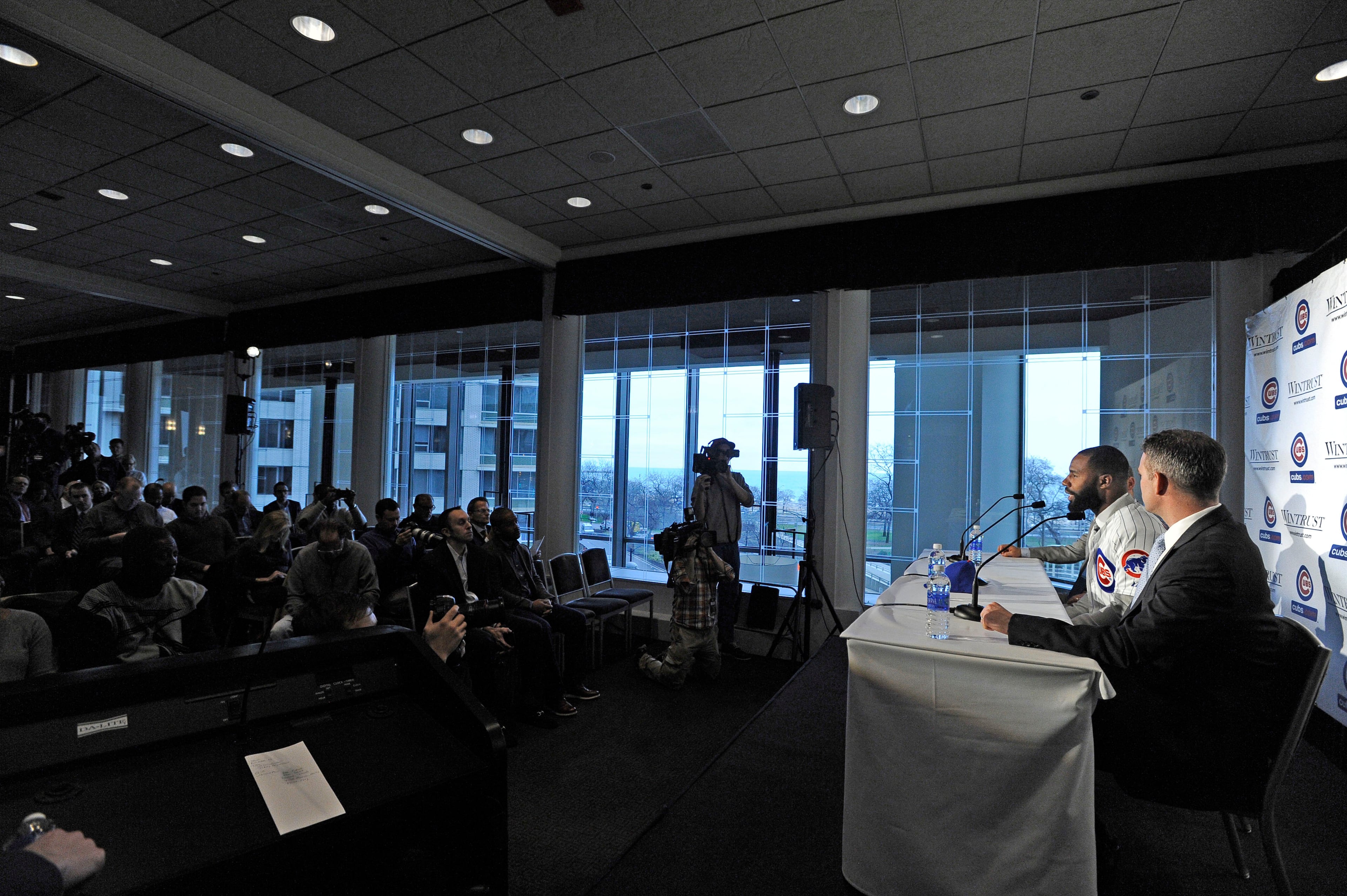 Newly acquired Chicago Cubs outfielder Jason Heyward speaks during a news conference,Tuesday, Dec. 15, 2015, in Chicago. The Chicago Cubs finalized their $184 million, eight-year contract with free agent outfielder Jason Heyward on Tuesday, adding a three-time Gold Glove winner in their continuing makeover to build a World Series contender. (AP Photo/Paul Beaty)