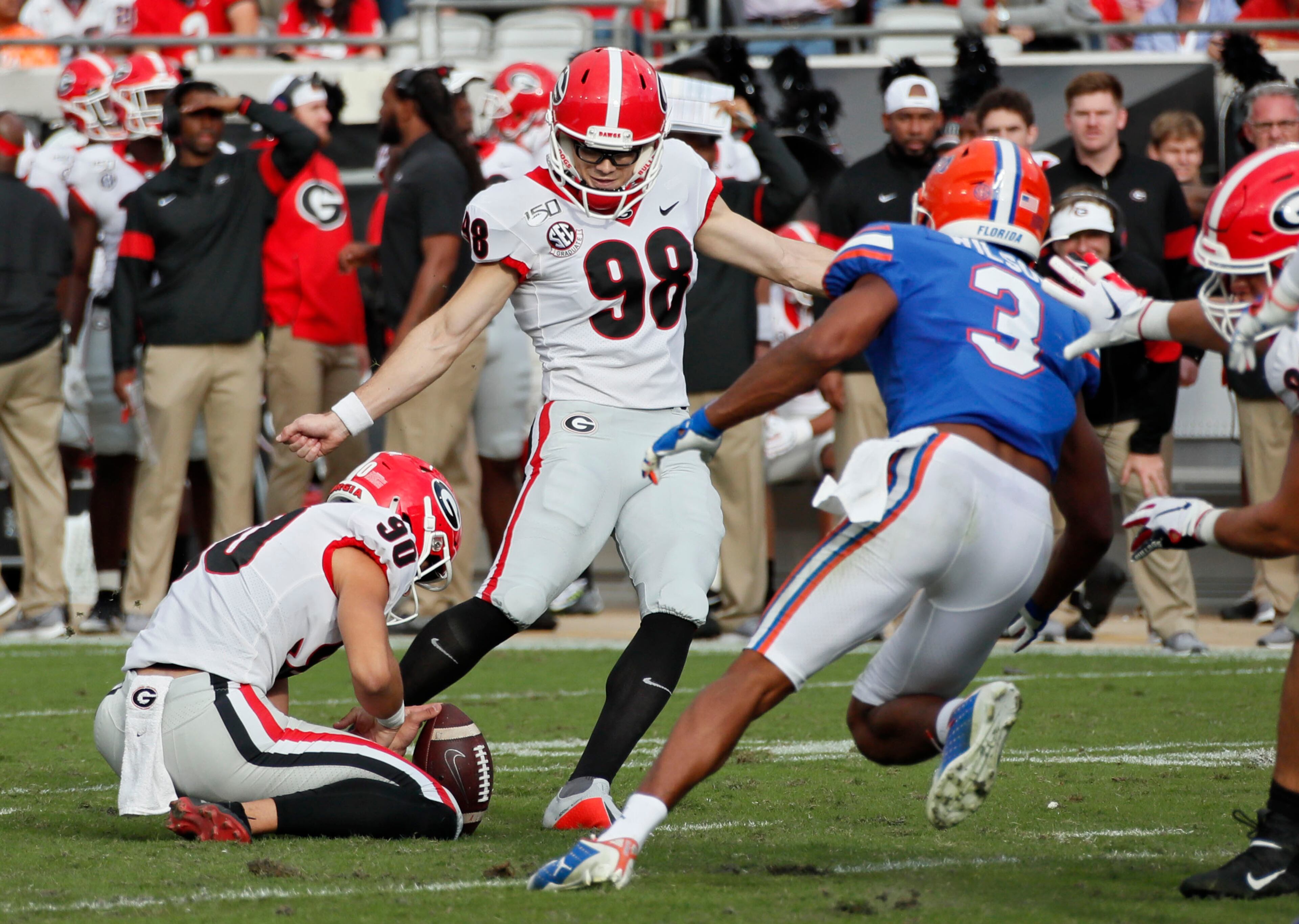 Georgia Bulldogs place kicker Rodrigo Blankenship (98) kicks his second field goal. Bob Andres / robert.andres@ajc.com