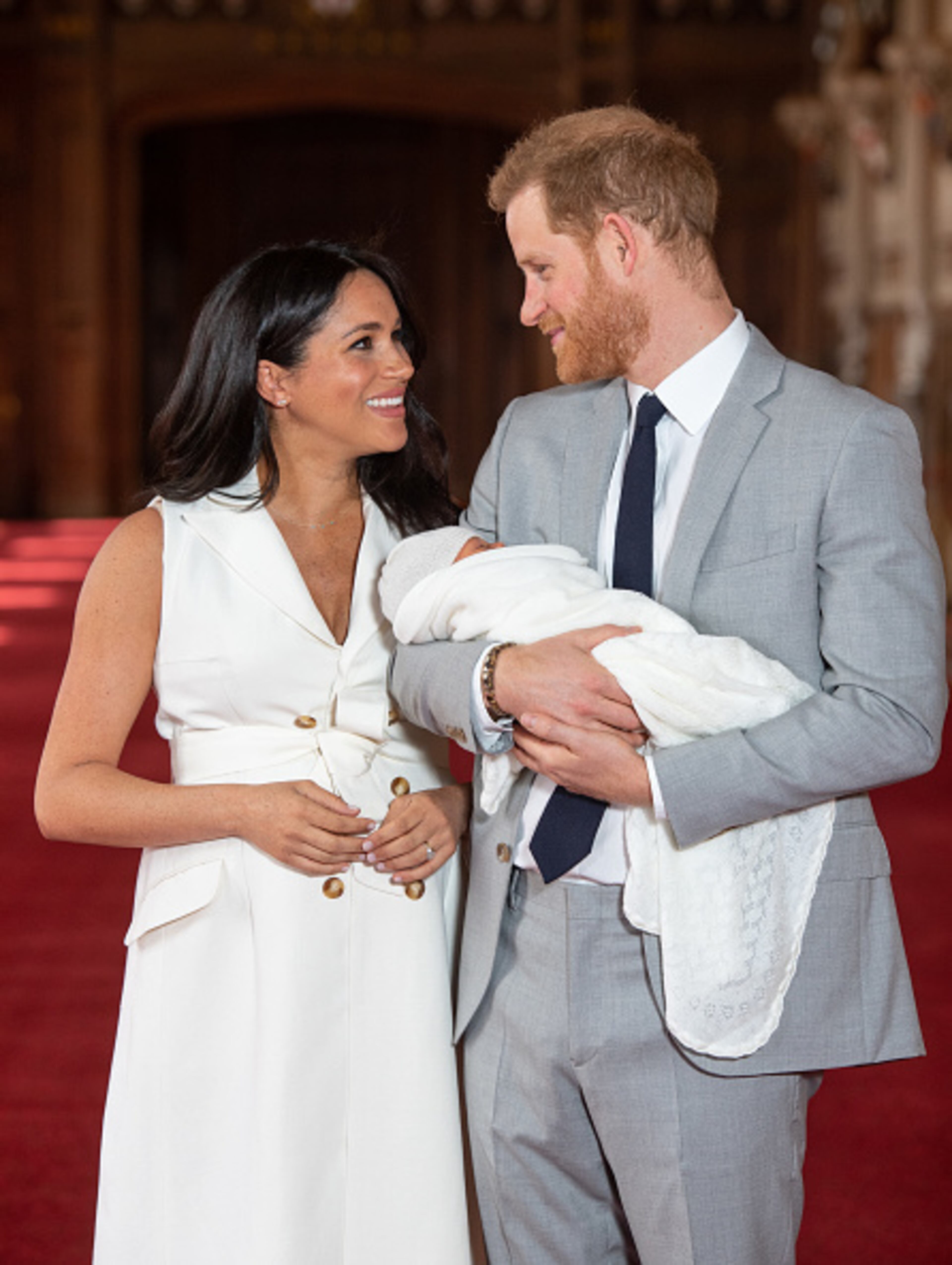 Prince Harry, Duke of Sussex and Meghan, Duchess of Sussex, pose with their newborn son during a photocall in St George's Hall at Windsor Castle on May 8, 2019 in Windsor, England. The Duchess of Sussex gave birth at 05:26 on Monday 06 May, 2019.