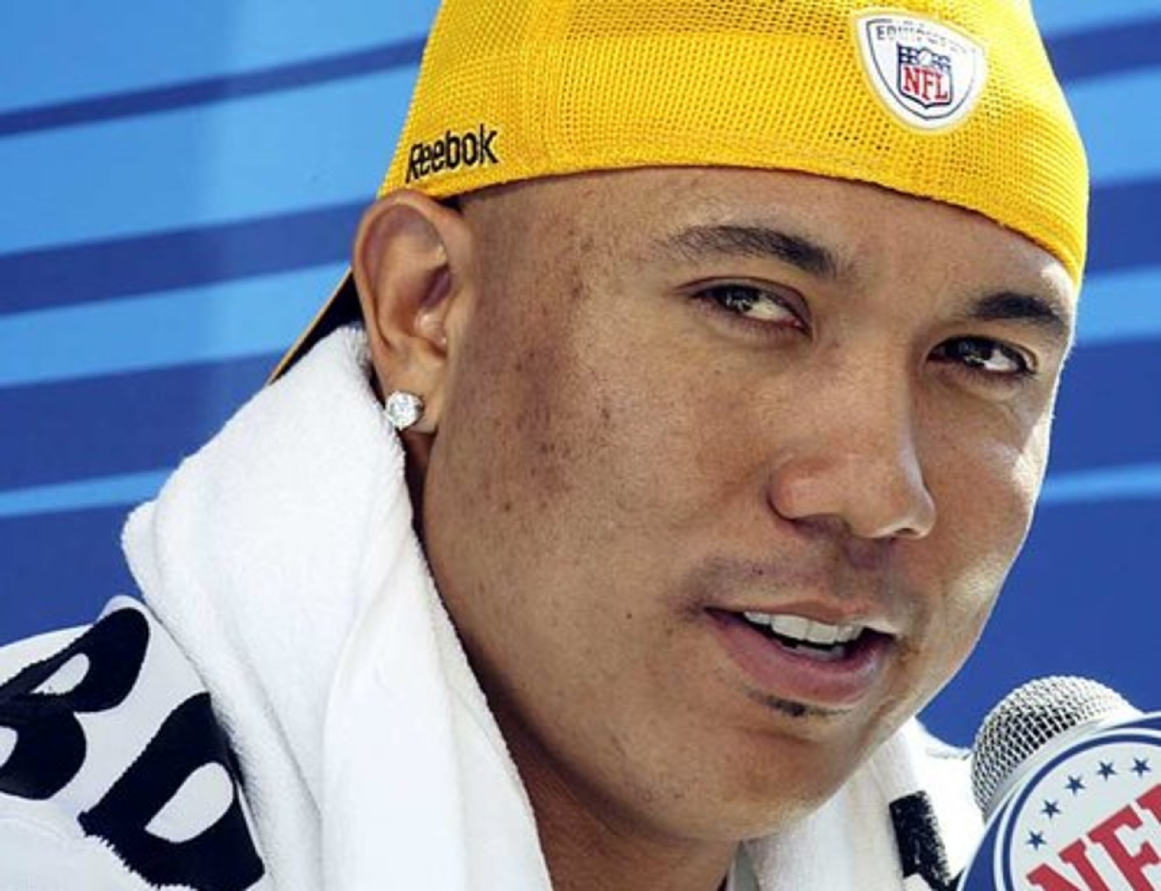 Atlanta native Hines Ward answers questions during the Pittsburgh Steelers' portion of Super Bowl XLIII media day in Tampa, Jan. 27, 2009.