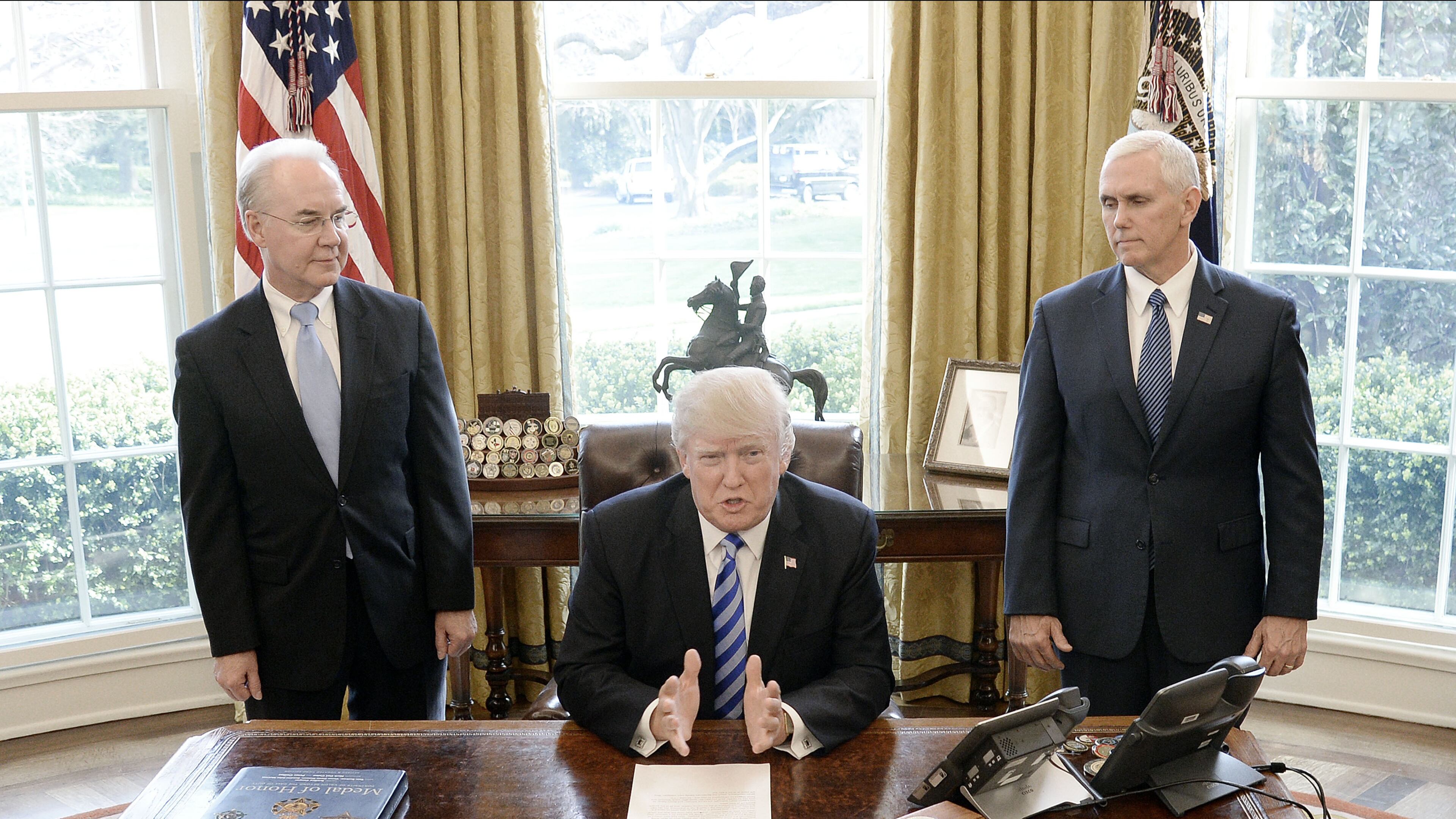 President Donald Trump with HHS Secretary Tom Price (L) and Vice President Mike Pence (R) on March 24, 2017 in Washington, DC. (Photo by Olivier Douliery-Pool/Getty Images)