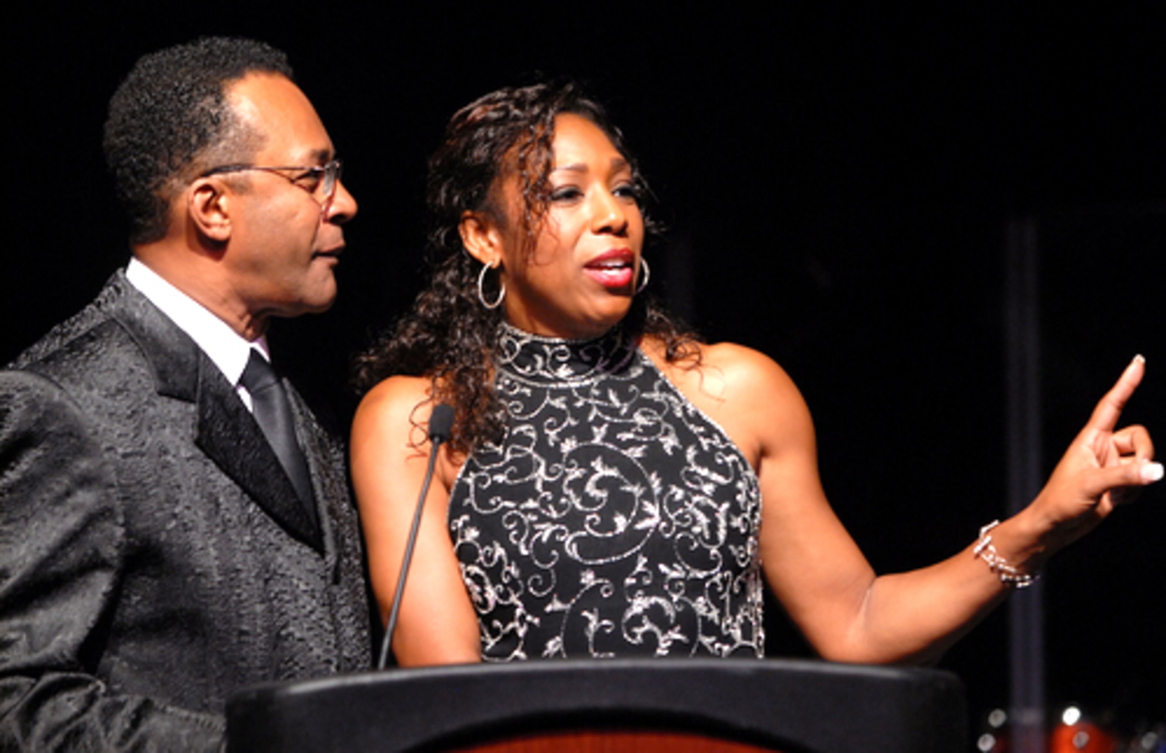 Celebrity guests Clifton Davis and Dawnn Lewis announced the 'parade of masks' and the performers Ashford & Simpson.