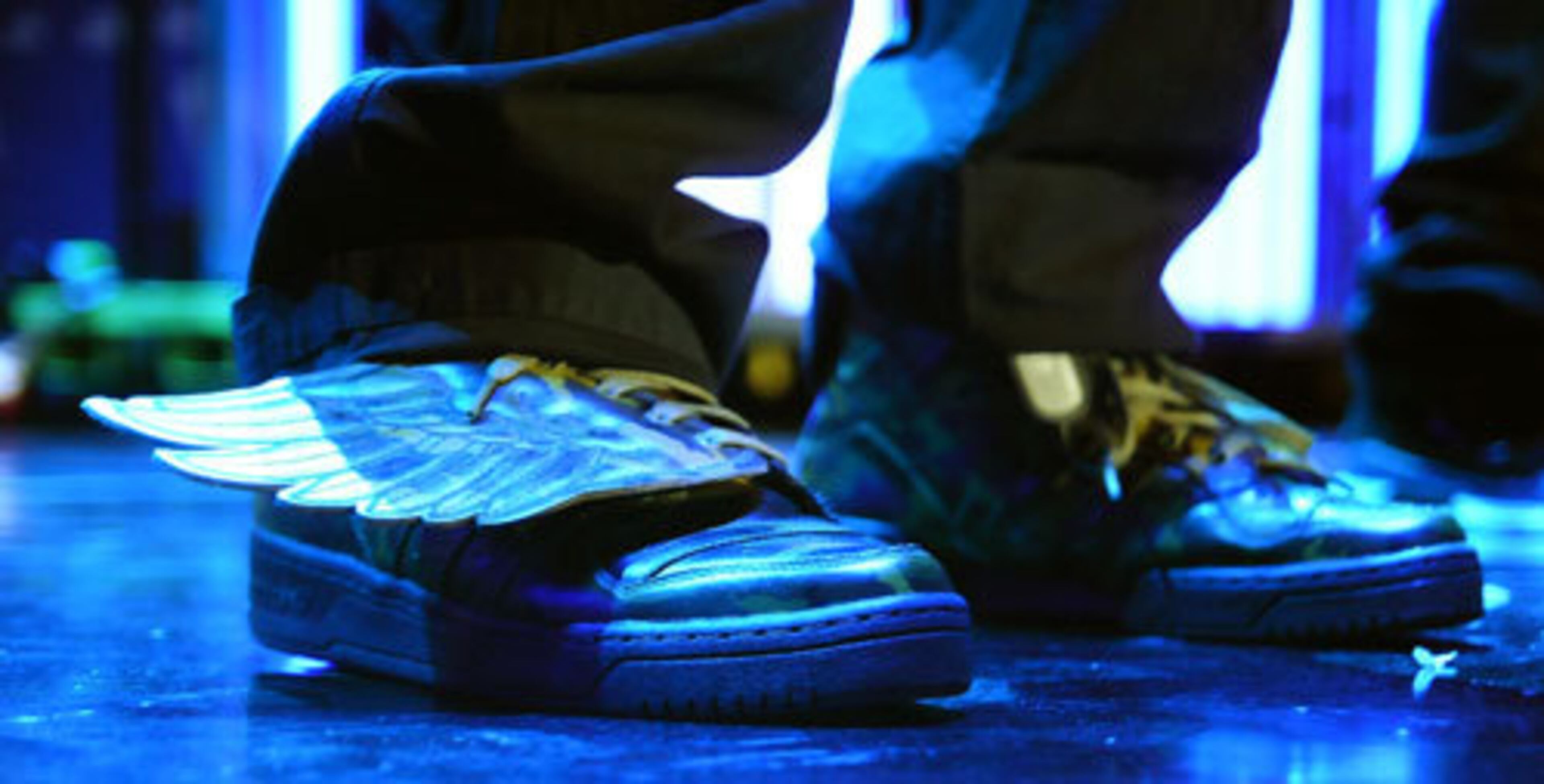 T-Pain wore wings on his feet during the Sunday night performance.