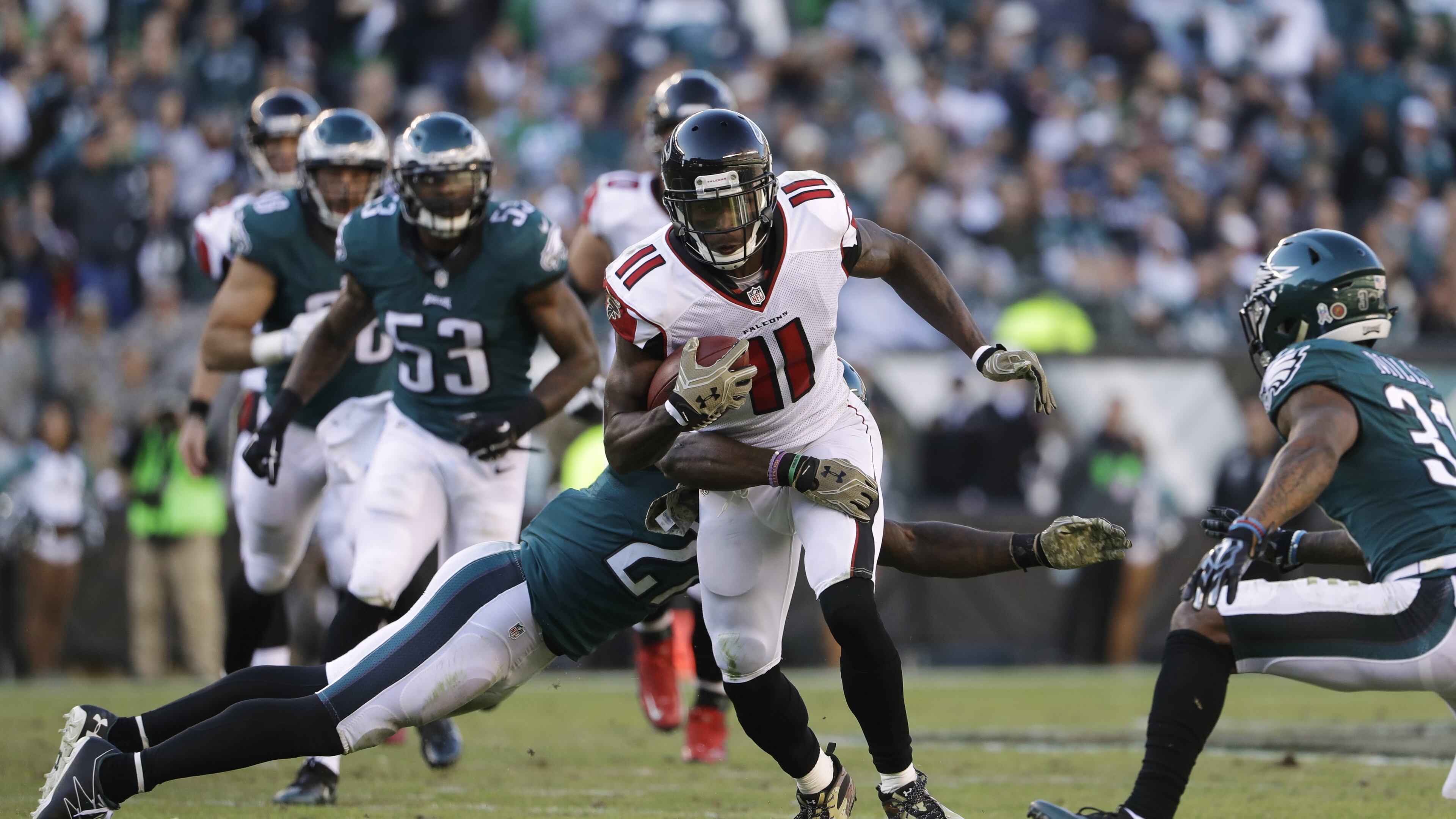 Falcons’ Julio Jones runs with the ball during the second half of an NFL game against the Eagles, Sunday, Nov. 13, 2016, in Philadelphia. (AP Photo/Matt Rourke)