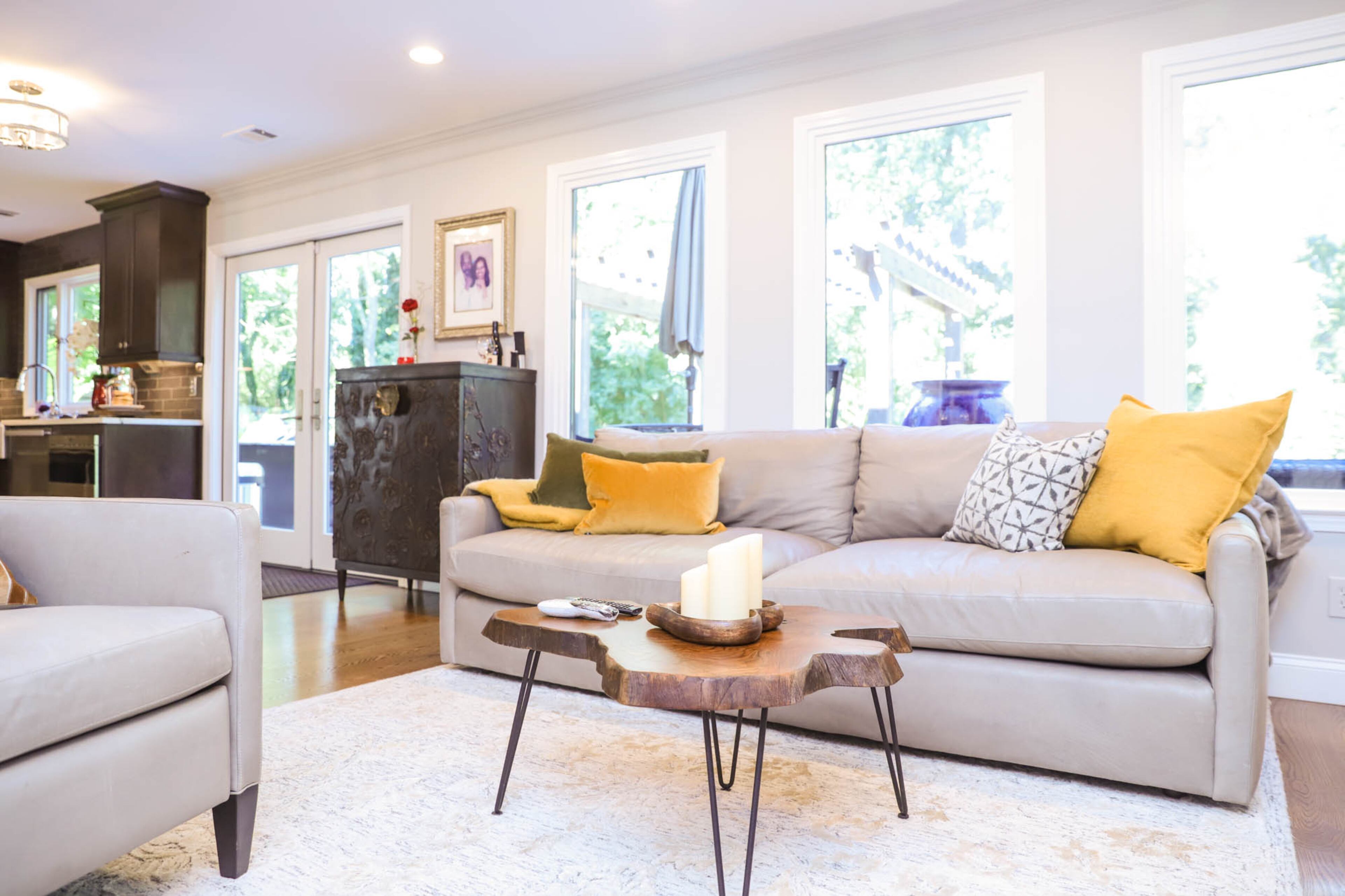 Liza Hare hasn’t put any window treatments on the windows in the back of her home because she wants the space to visually flow right out into the backyard living area. One of the ways that Liza and Kenneth Hare have created expansive space for themselves is by designing several comfortable destinations in the backyard. Text by Shannon Dominy/Photo by Reynolds Rogers