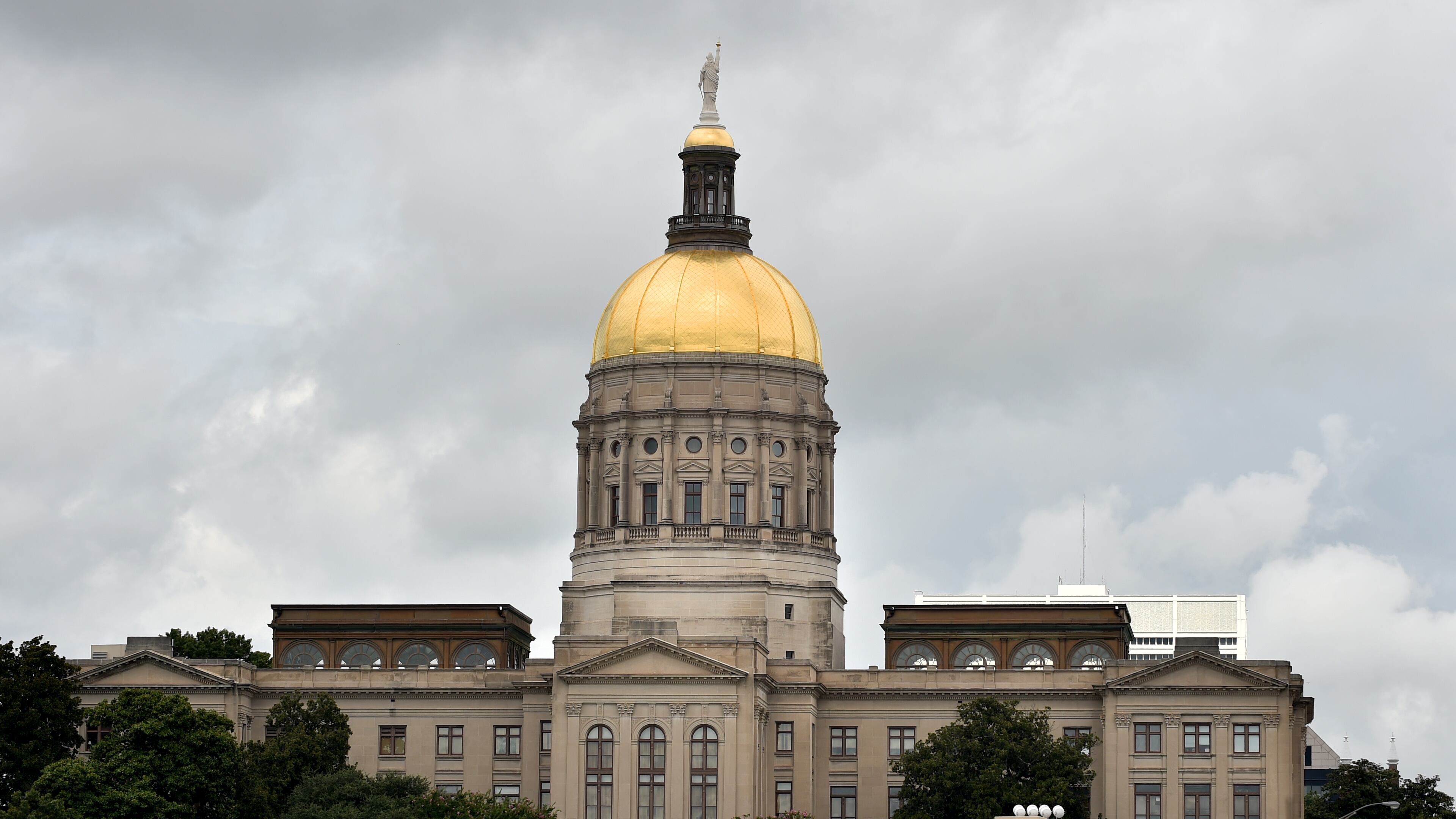 State Capitol. Gold Dome. BRANT SANDERLIN/BSANDERLIN@AJC.COM