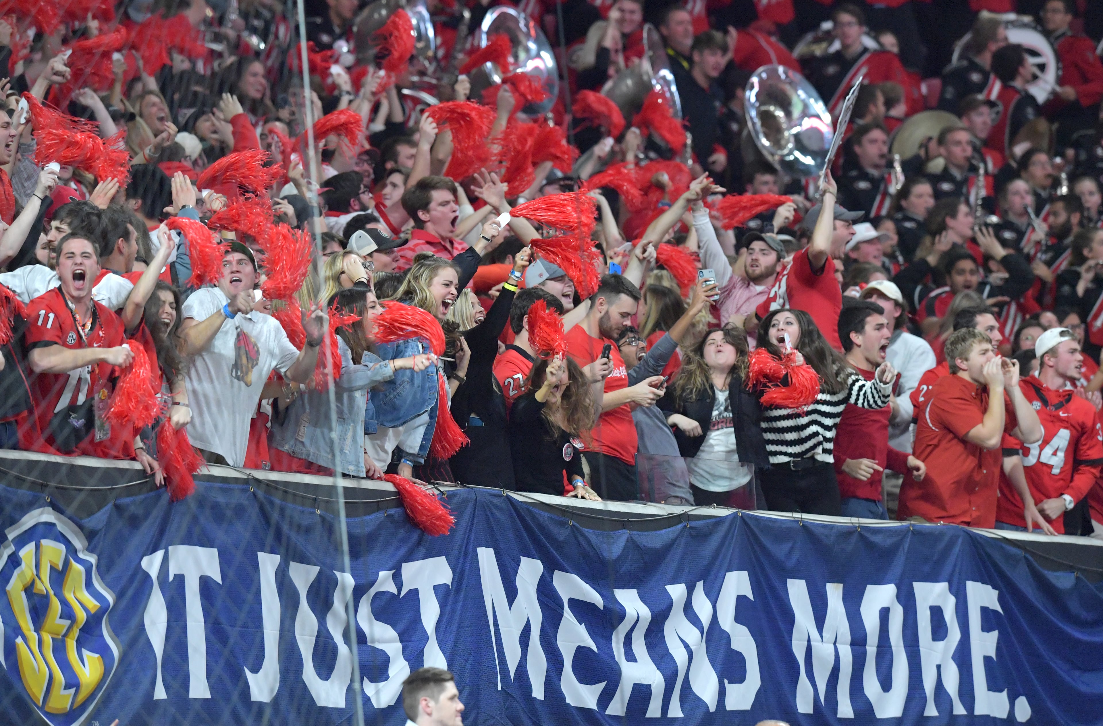 December 1, 2018 Atlanta - Georgia fans cheer during the first half of the SEC Football Championship at Mercedes-Benz Stadium on Saturday, December 1, 2018. HYOSUB SHIN / HSHIN@AJC.COM