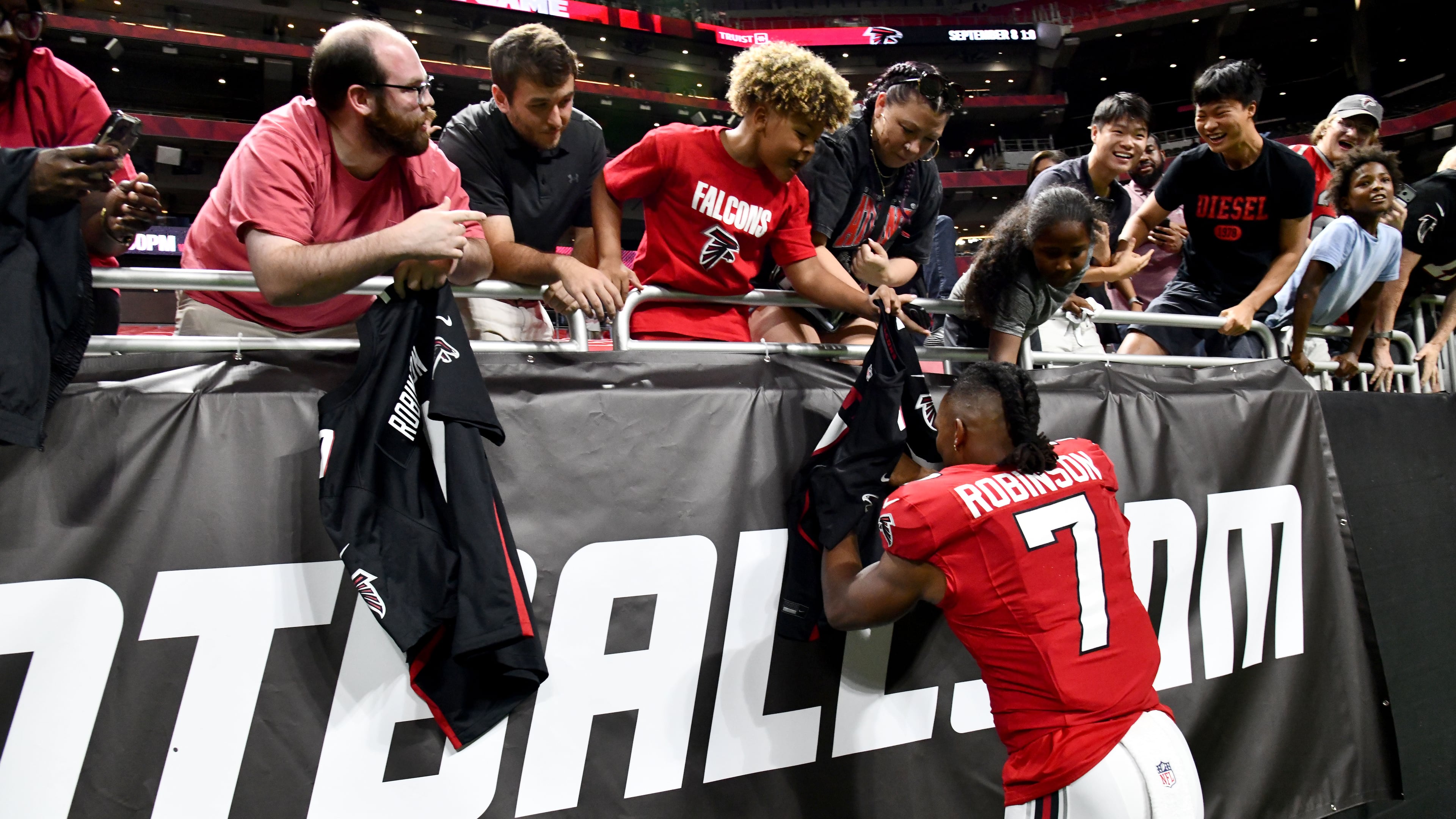 Atlanta Falcons running back Bijan Robinson (7) signs autographs for fans after the Denver Broncos defeated the Atlanta Falcons during an NFL preseason game at Mercedes-Benz Stadium on Friday, Aug. 14, 2026, in Atlanta. Denver Broncos won 27-7 over Atlanta Falcons. (Hyosub Shin/AJC)