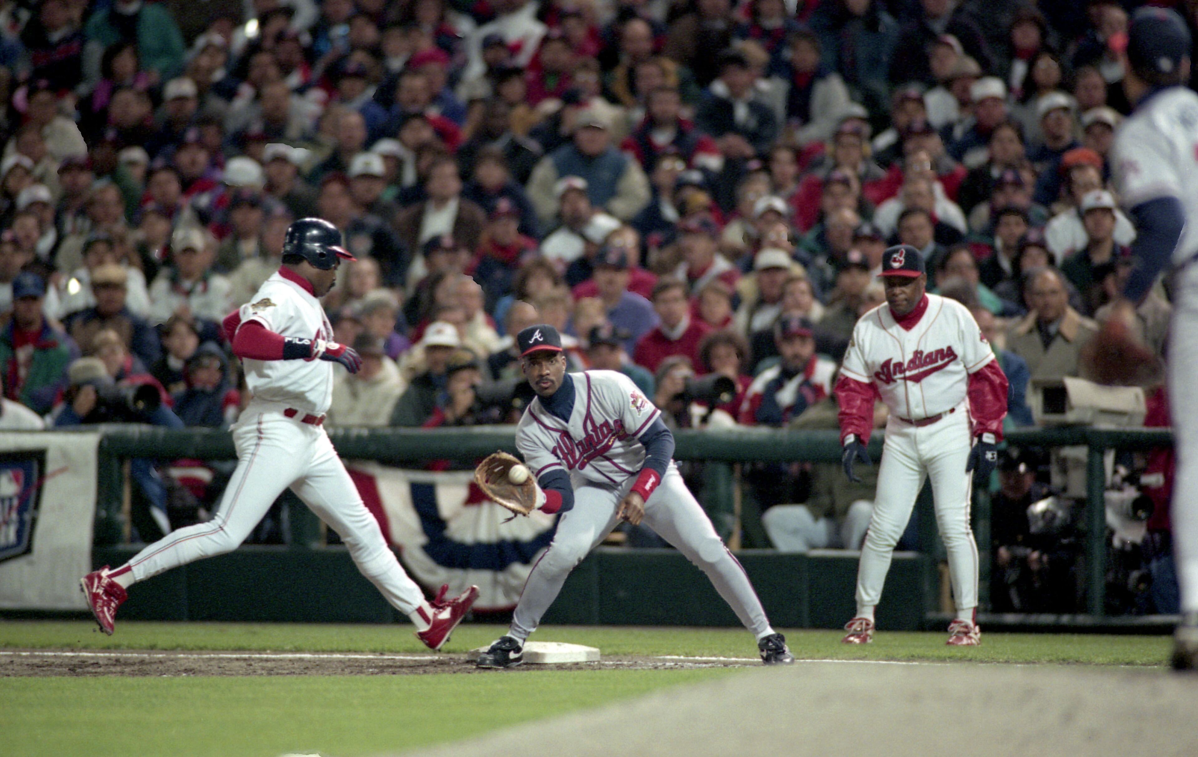 OCTOBER 26, 1995 CLEVELAND Eddie Murray picked off first base, World Series Game Five, 1995 FRANK NEIMEIR/AJC STAFF
