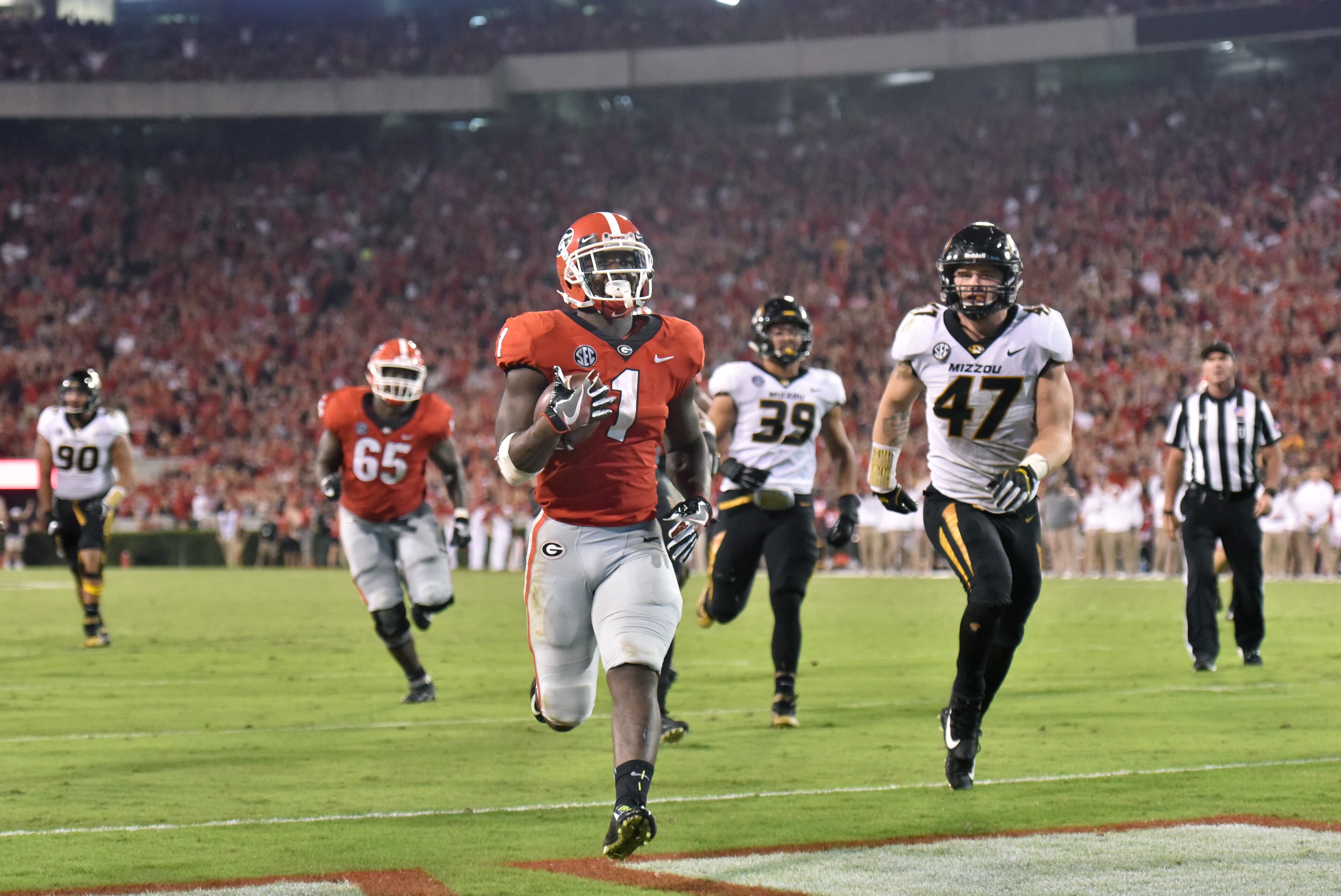 October 14, 2017 Athens - Georgia running back Sony Michel (1) breaks away for a touchdown in the second half of a NCAA college football game in Athens on Saturday, October 14, 2017. Georgia beat Missouri 28 - 53. HYOSUB SHIN / HSHIN@AJC.COM