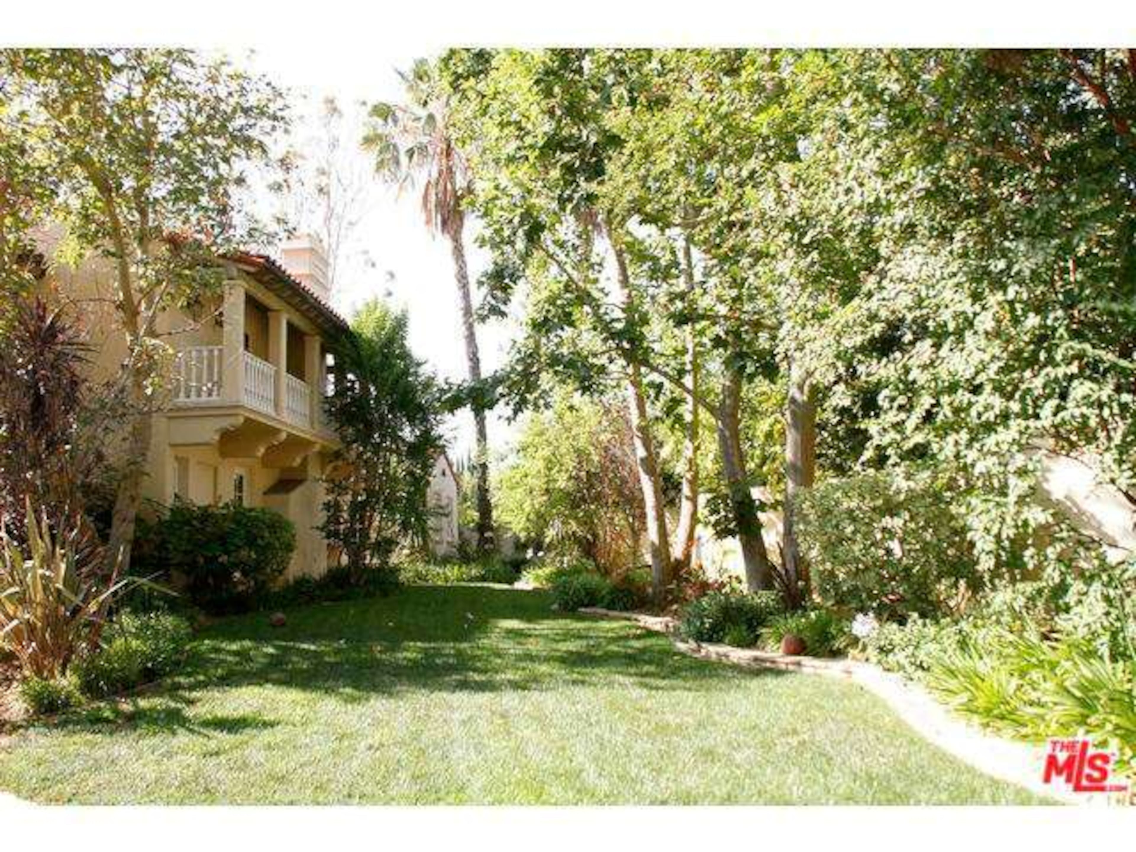 The property has a lush green lawn, manicured and well landscaped. Information: http://www.redfin.com/CA/Tarzana/5143-Otis-Ave-91356/home/4110687