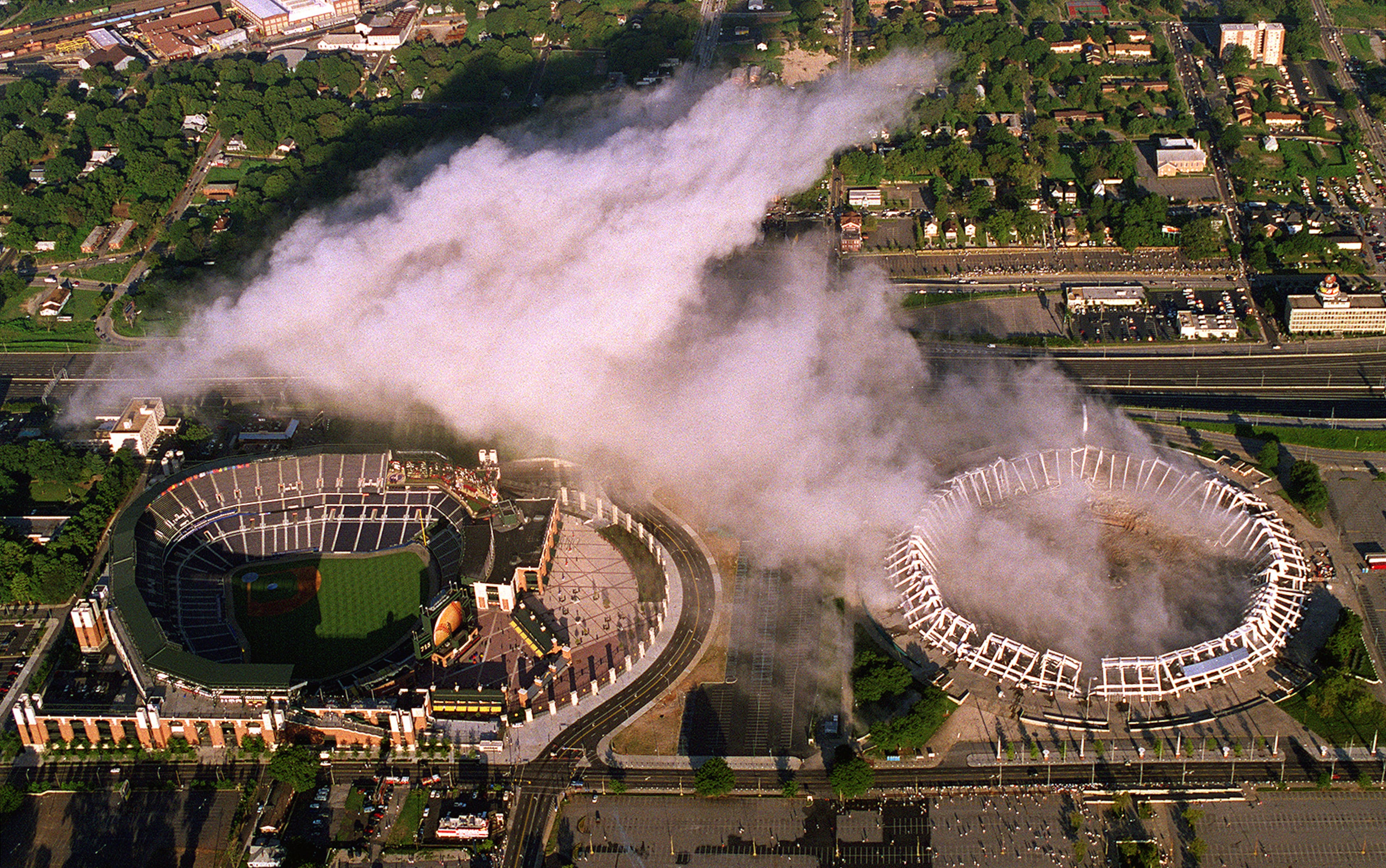 970802 - Atlanta, Georgia - Aerial view of the aftermath of the implosion of Atlanta Fulton County Stadium 8/2/97, with Turner Field on the left. (AJC Staff Photo/Jean Shifrin)