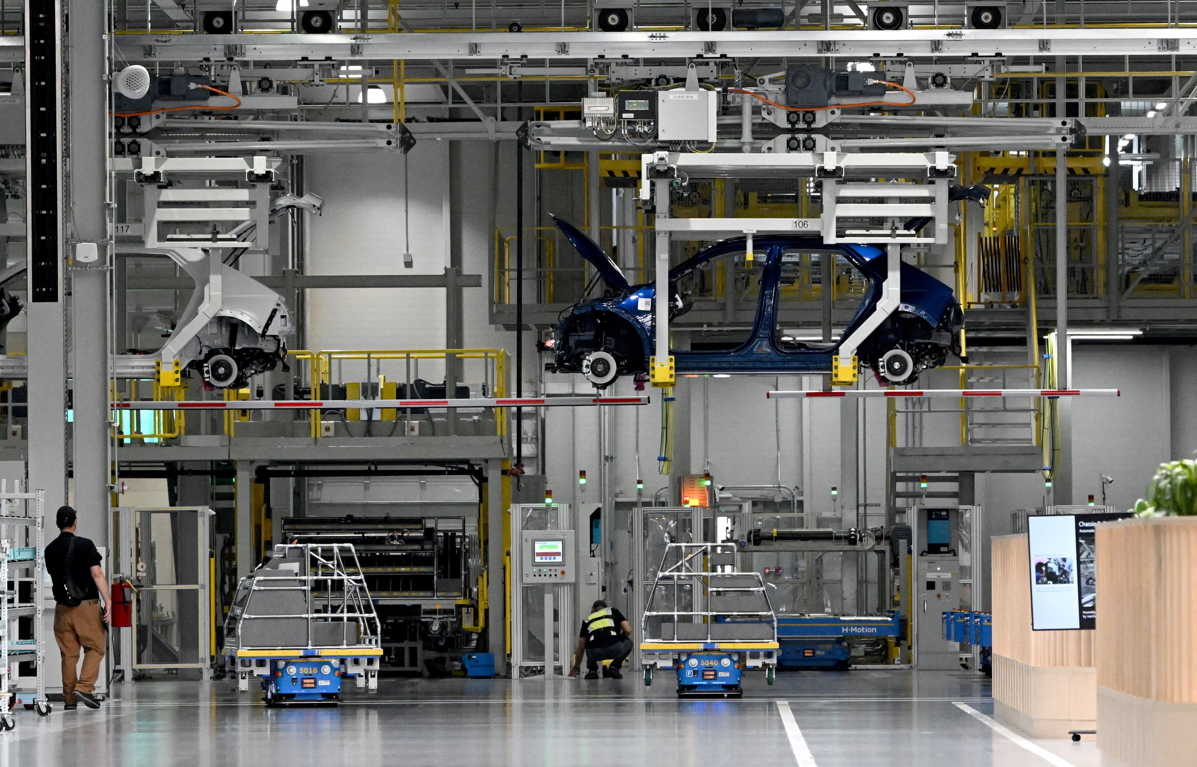 Hyundai IONIQ 5 electric vehicles advance to the next stage of the assembly line at Hyundai Motor Group Metaplant America (HMGMA) on Wednesday, May 6, 2026, in Ellabell, Georgia. Hyundai Metaplant behind-scenes-tour as the plant prepares to start a second shift and a second production line. Plant tour and interview with top plant officials. (Hyosub Shin/AJC)