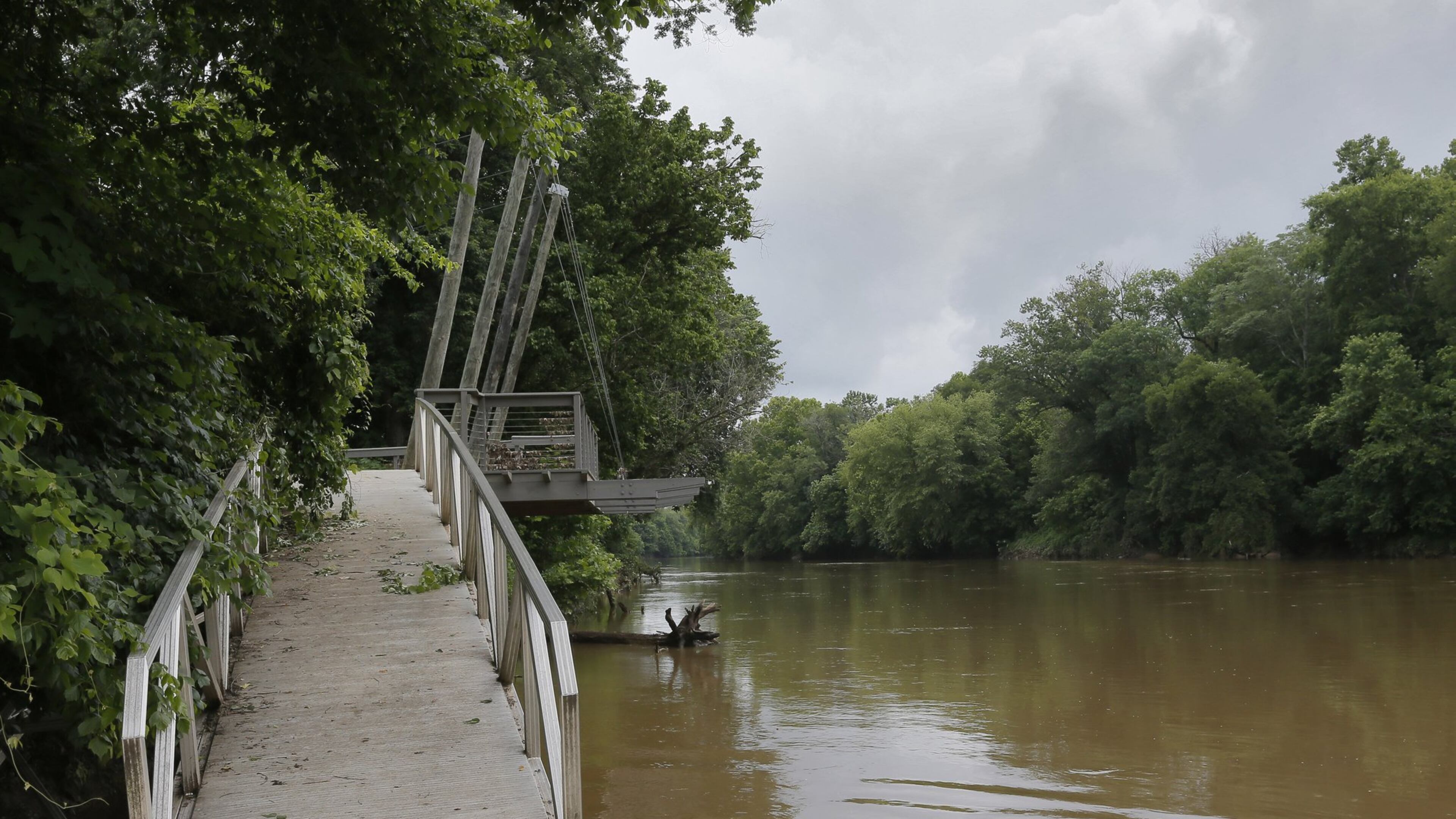 The Georgia Tech rowing team uses a portion of the river in Smyrna for practice. BOB ANDRES /BANDRES@AJC.COM