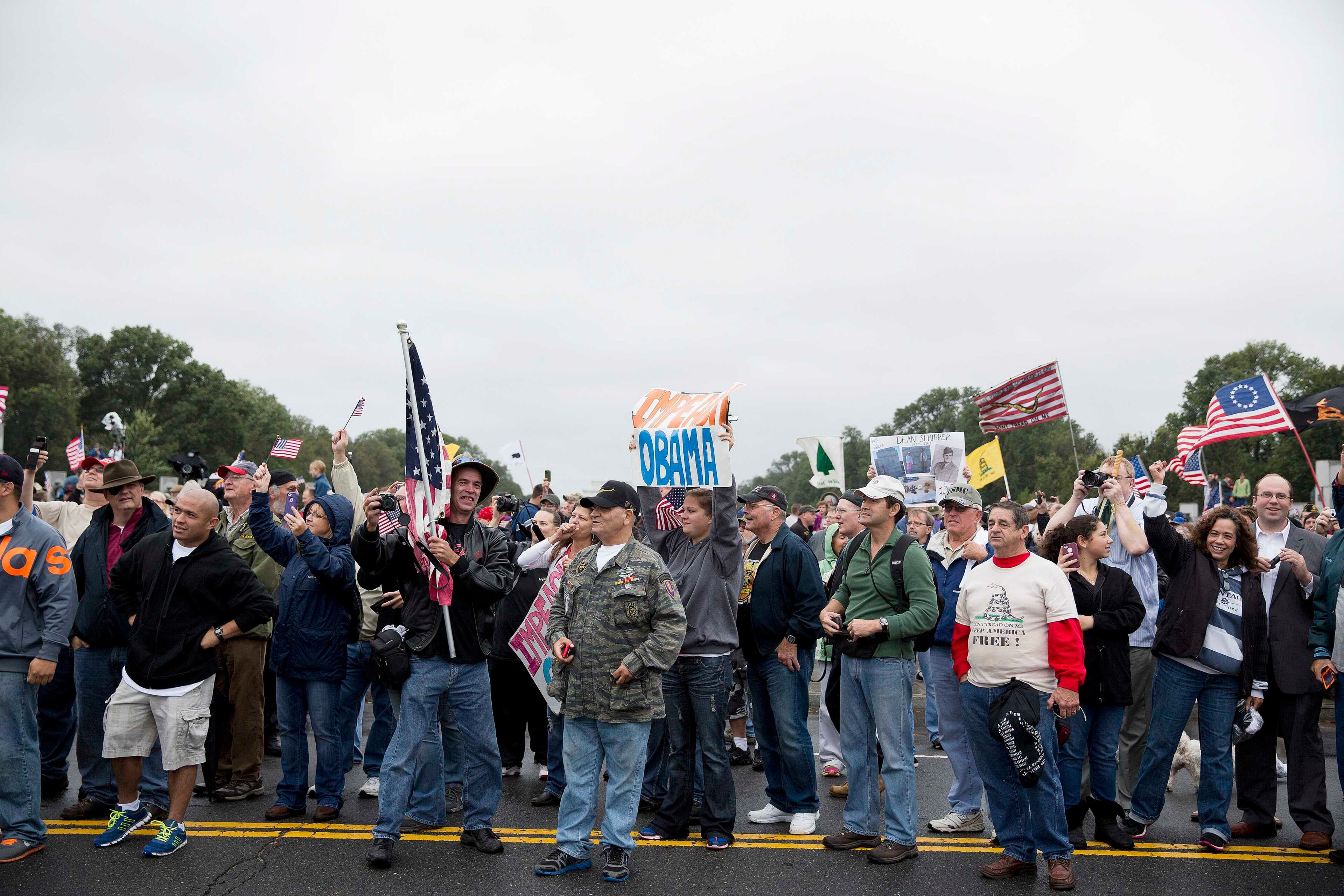Protesters with the "Million Vet March on the Memorials" rally in front of the National U.S. World War II Memorial in Washington October 13, 2013. The group was organized in protest of the Obama administration's decision to close the memorial and bar entry to World War Two vets who had traveled to visit it during the partial government shut down. REUTERS/Joshua Roberts (UNITED STATES - Tags: POLITICS BUSINESS EMPLOYMENT MILITARY CIVIL UNREST)
