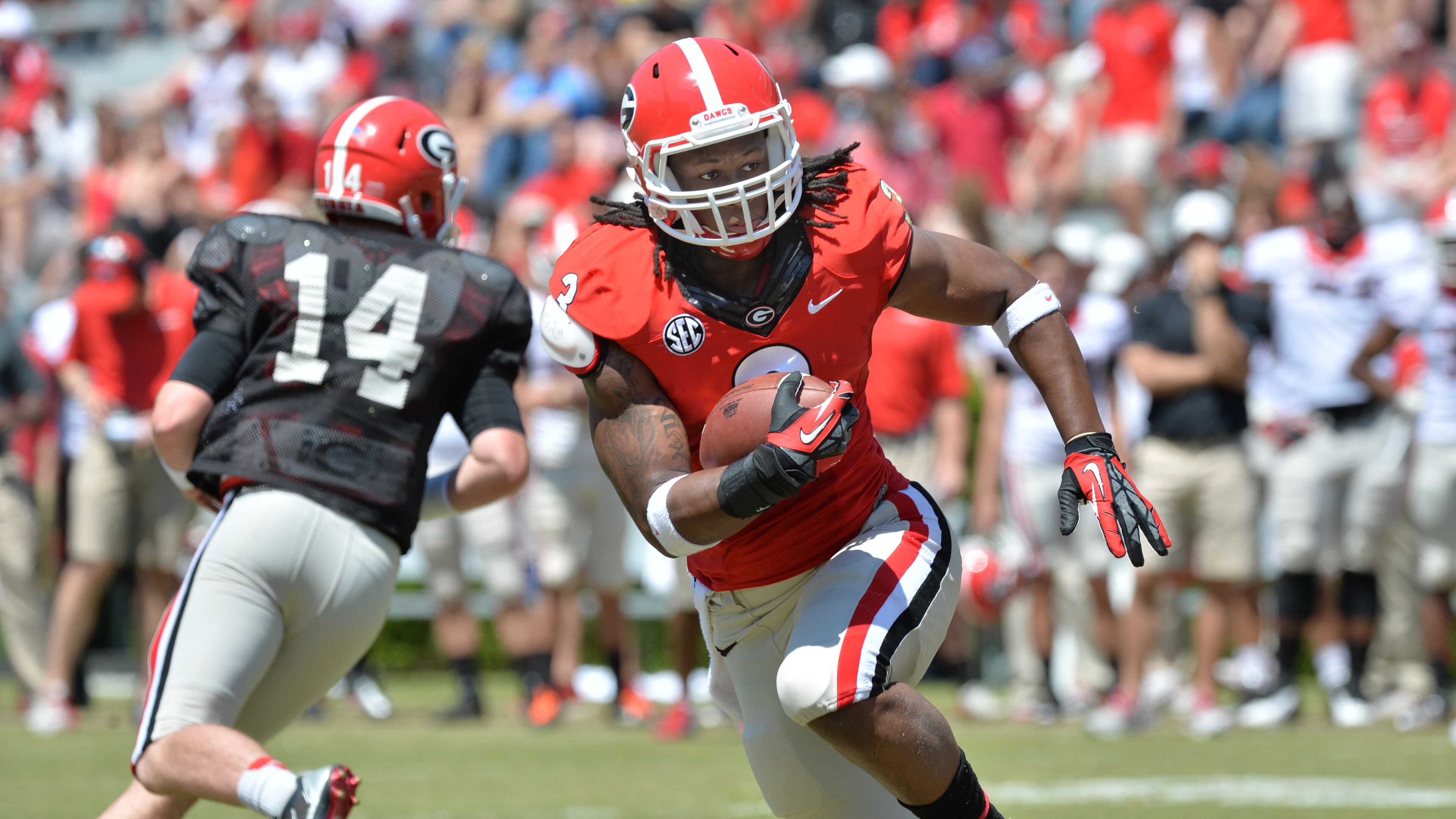 Running back Todd Gurley (3) runs for a touchdown in the first half.