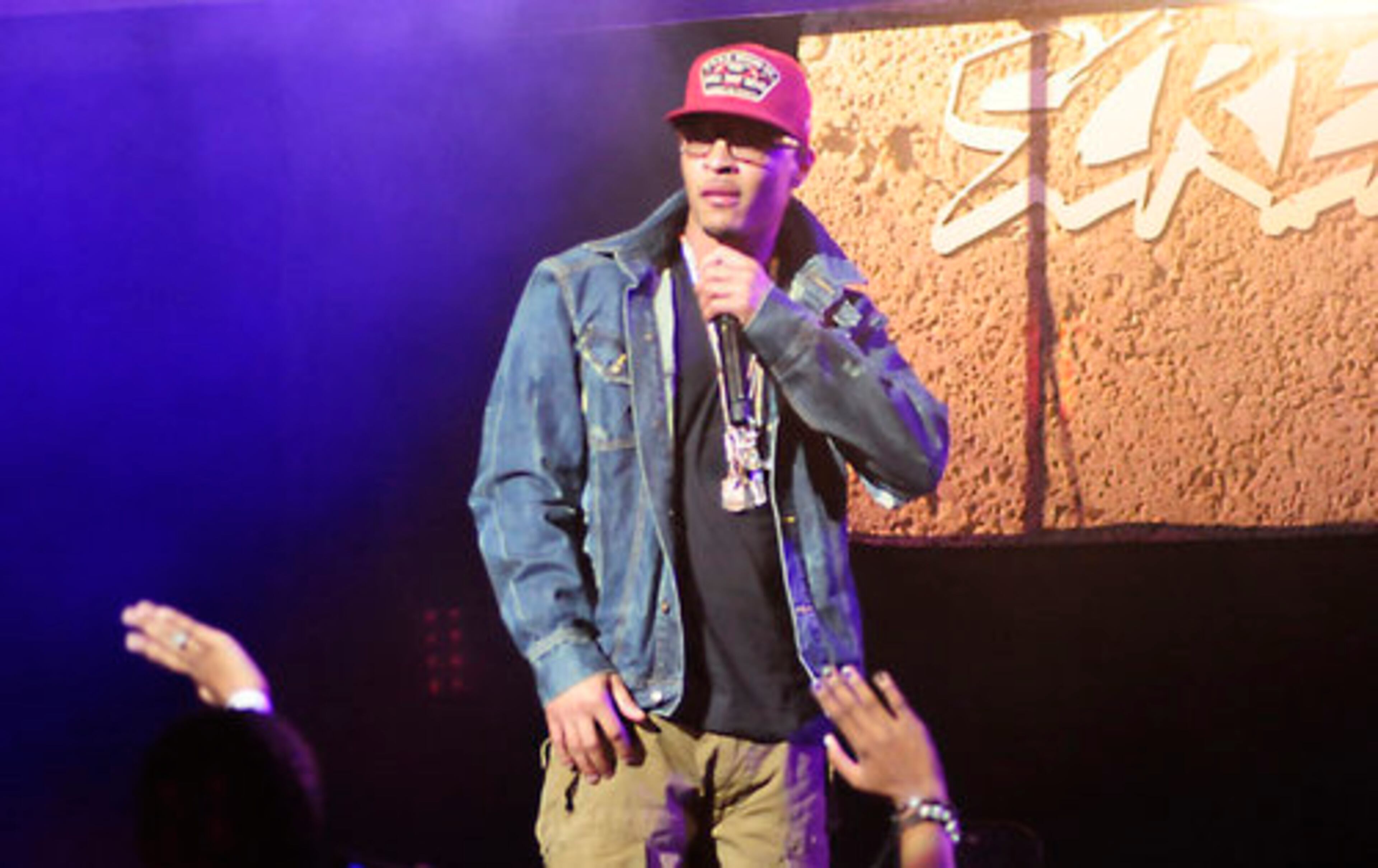 Surprise guest T.I. introduces his son, Domani, to the Scream fans.