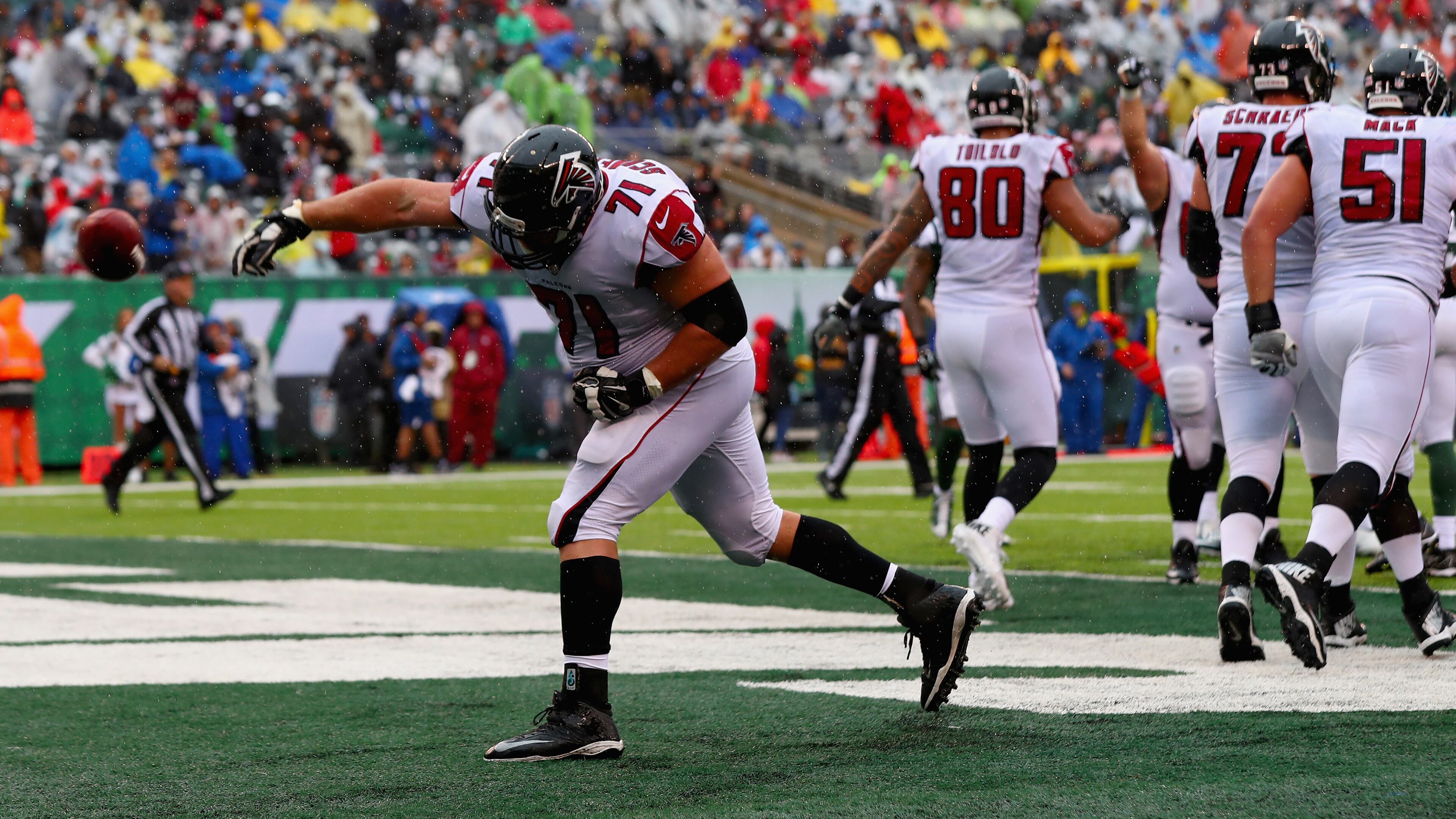 EAST RUTHERFORD, NJ - OCTOBER 29: Offensive guard Wes Schweitzer #71 of the Atlanta Falcons celebrates a touchdown by teammate tight end Austin Hooper #81 against the New York Jets during the first quarter of the game at MetLife Stadium on October 29, 2017 in East Rutherford, New Jersey. (Photo by Al Bello/Getty Images)