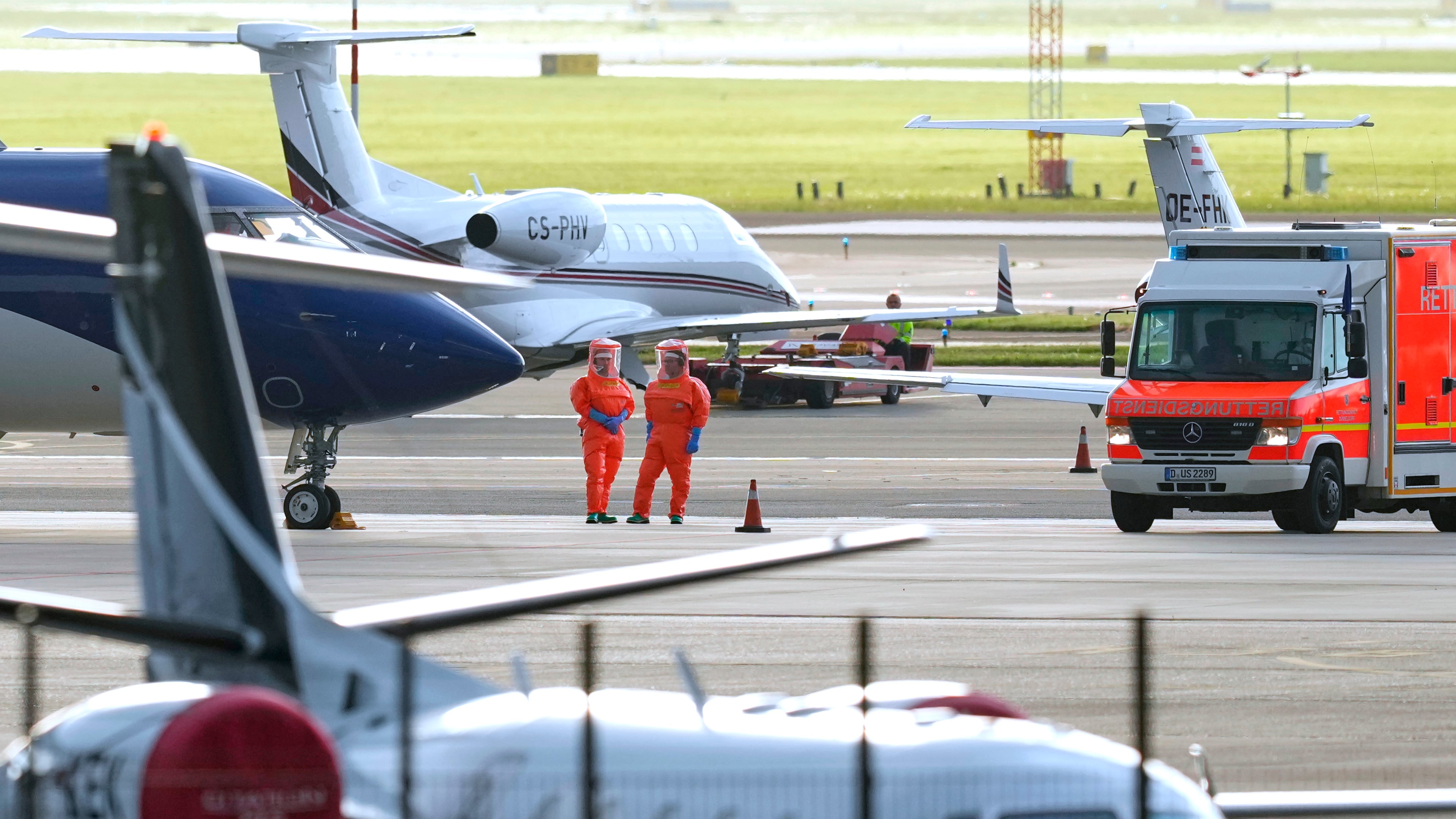 Medical personnel in hazmat suits wait for patients, evacuated from the MV Hondius cruise ship with suspected hantavirus infection, at Schiphol airport, Amsterdam, Netherlands, Wednesday, May 6, 2026. (AP Photo/Peter Dejong)