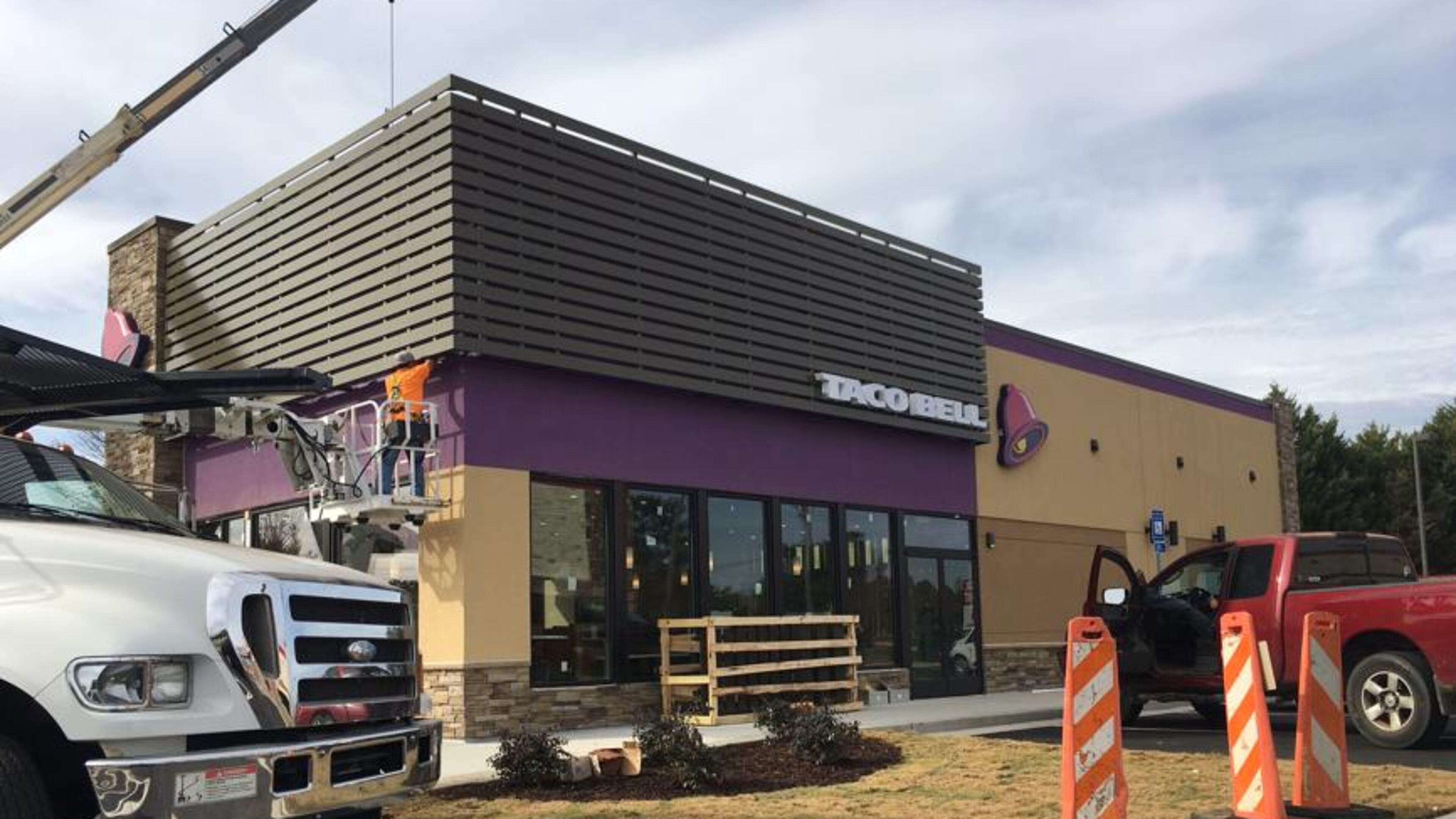 Recent and current construction on Scenic Highway in Snellville and Lawrenceville has included a new Cook Out restaurant, an upcoming Cracker Barrel and a soon-to-open dine-in movie theater. TYLER ESTEP / TYLER.ESTEP@COXINC.COM