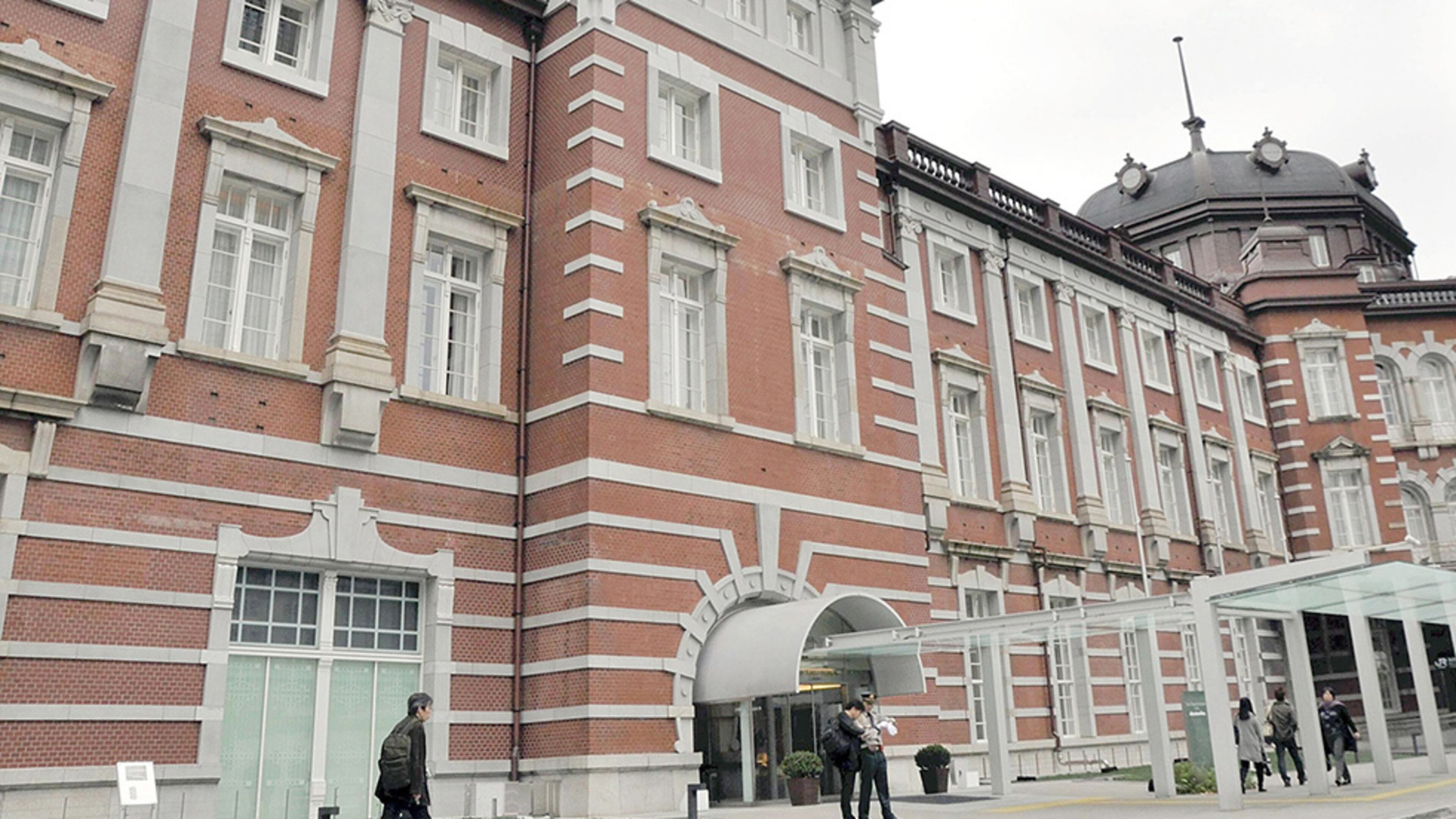 The Tokyo Station Hotel is located inside Tokyo Station’s Marunouchi Building in Tokyo’s Chiyoda Ward. (Photo by: Japan Times/Yomiuri Shimbun)