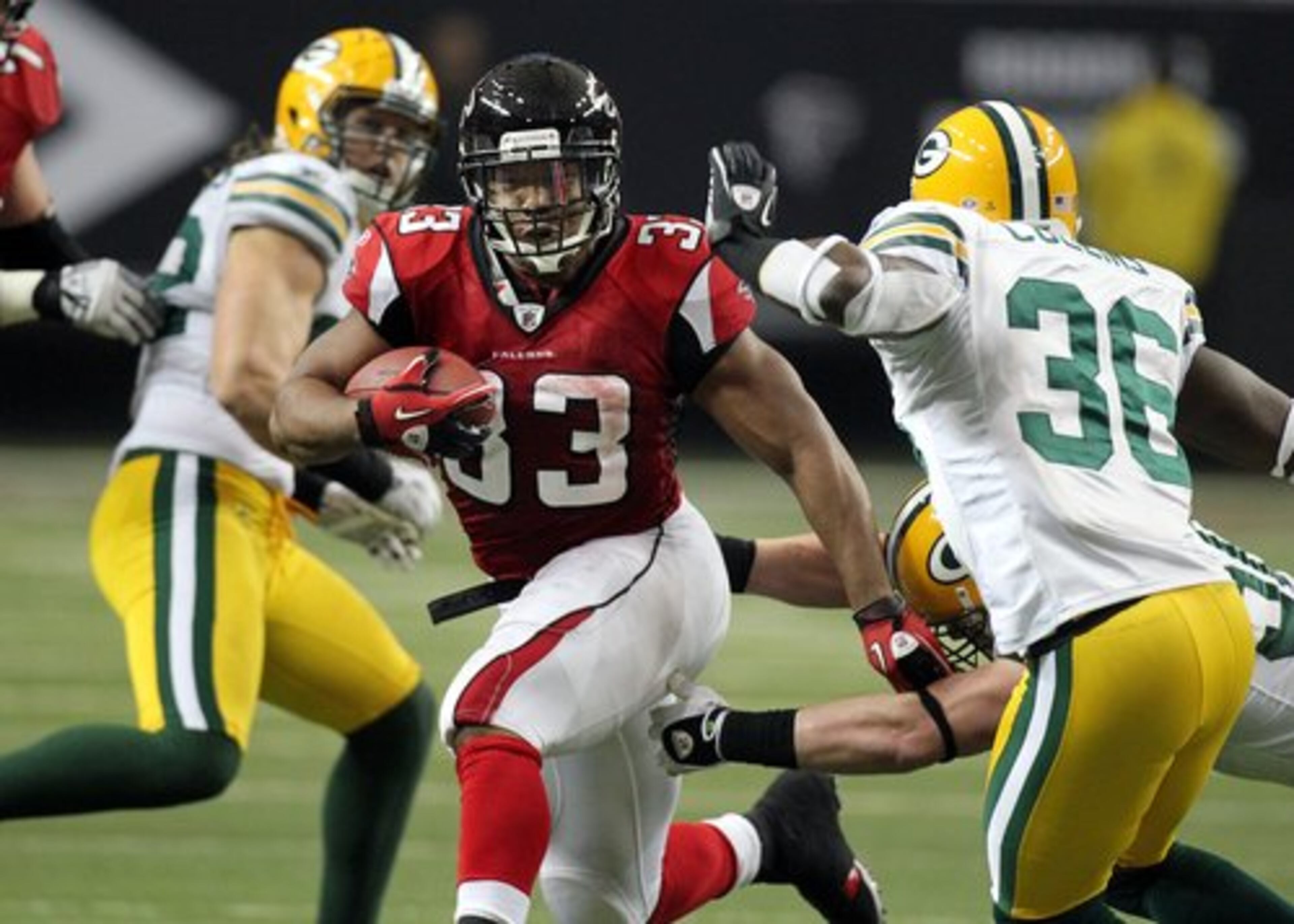 Falcons 20, Packers 17: Michael Turner rushed for 110 yards and a score, but Matt Bryant's 47-yard FG with nine seconds remaining proved to be the difference.