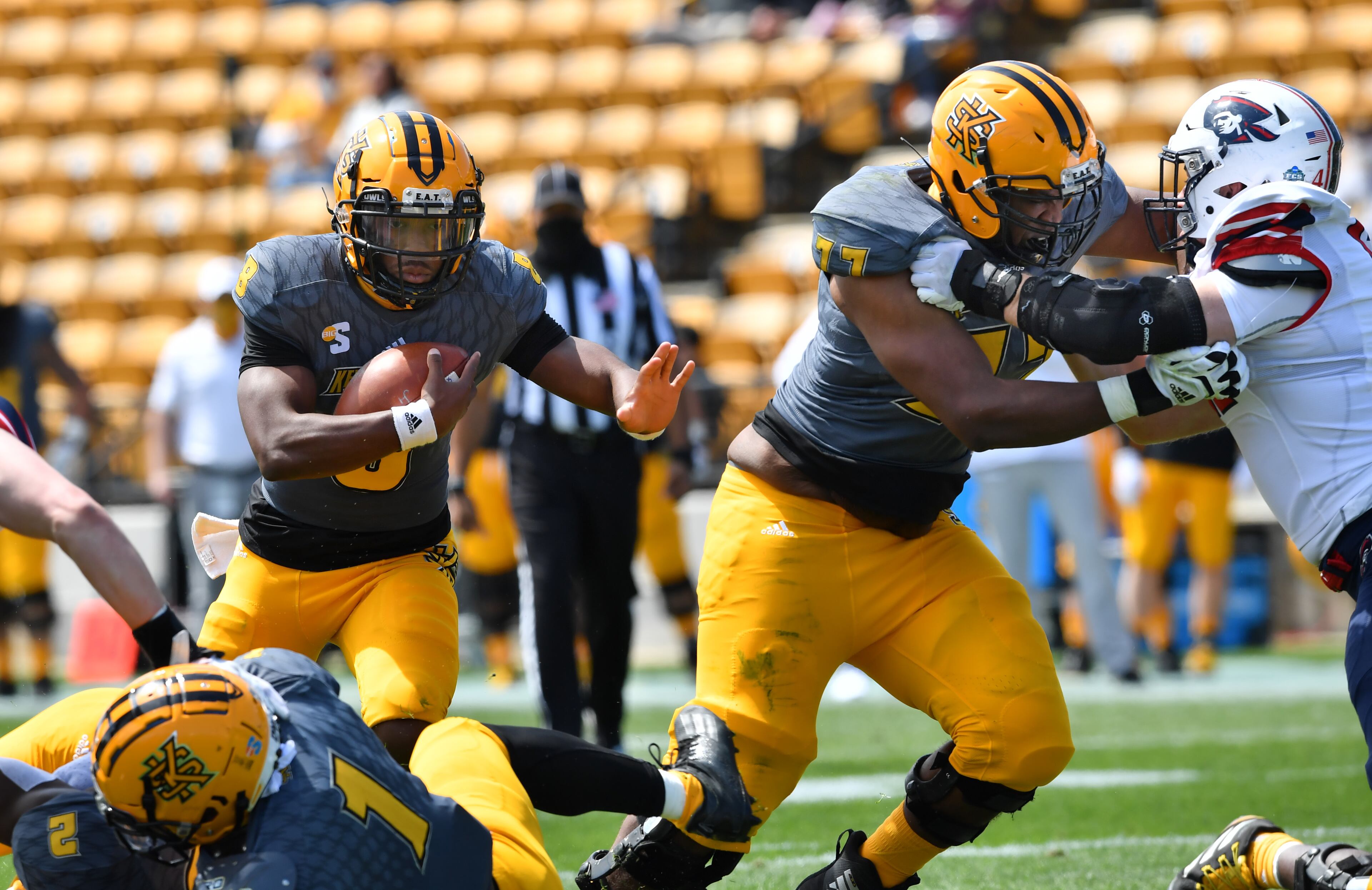 Kennesaw State's quarterback Xavier Shepherd (8) breaks away for a go-ahead touchdown during a spring football game at Fifth Third Bank Stadium. (Hyosub Shin / Hyosub.Shin@ajc.com)