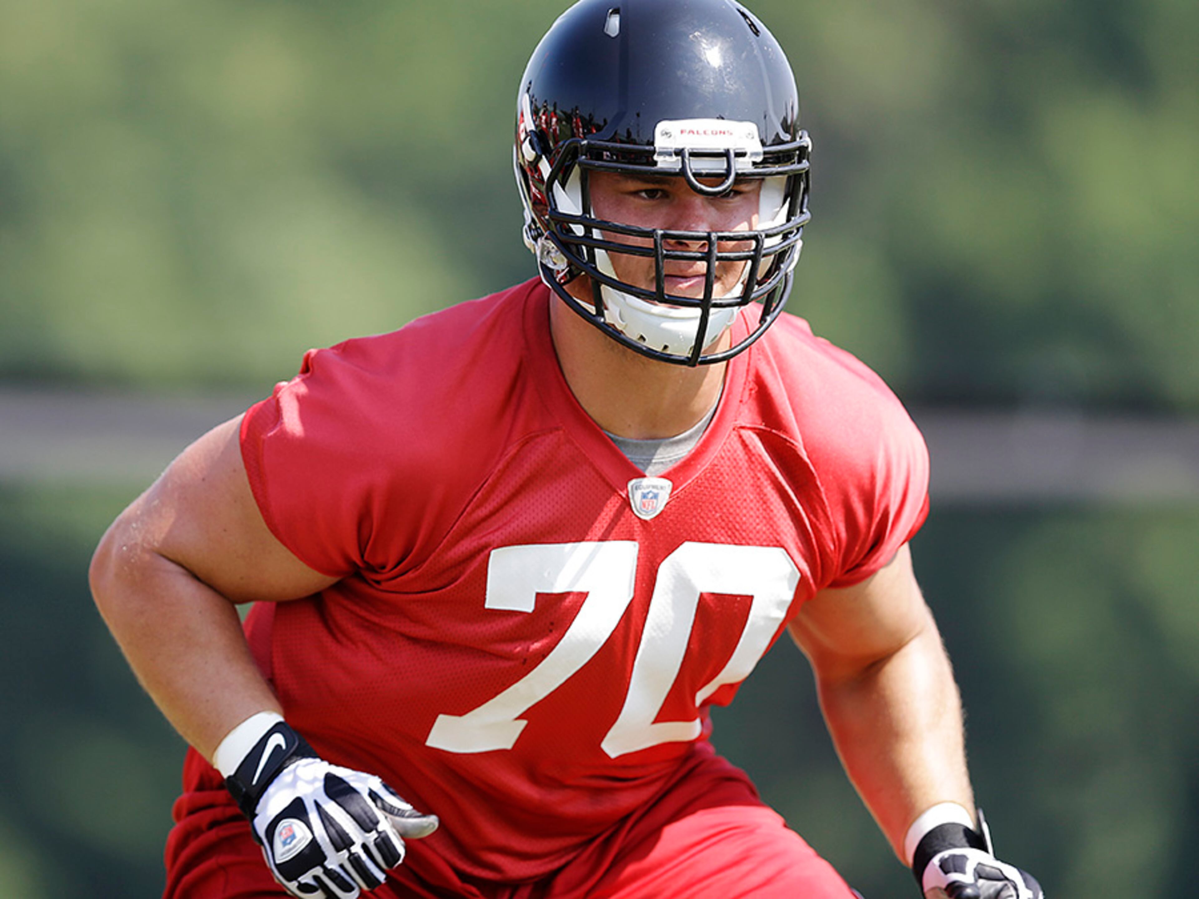 Falcons' top draft pick Jake Matthews, an offensive tackle from Texas A&M, signed a 4-year, $16.5 million contract ($10.3 million guaranteed) with an option for a fifth year.
