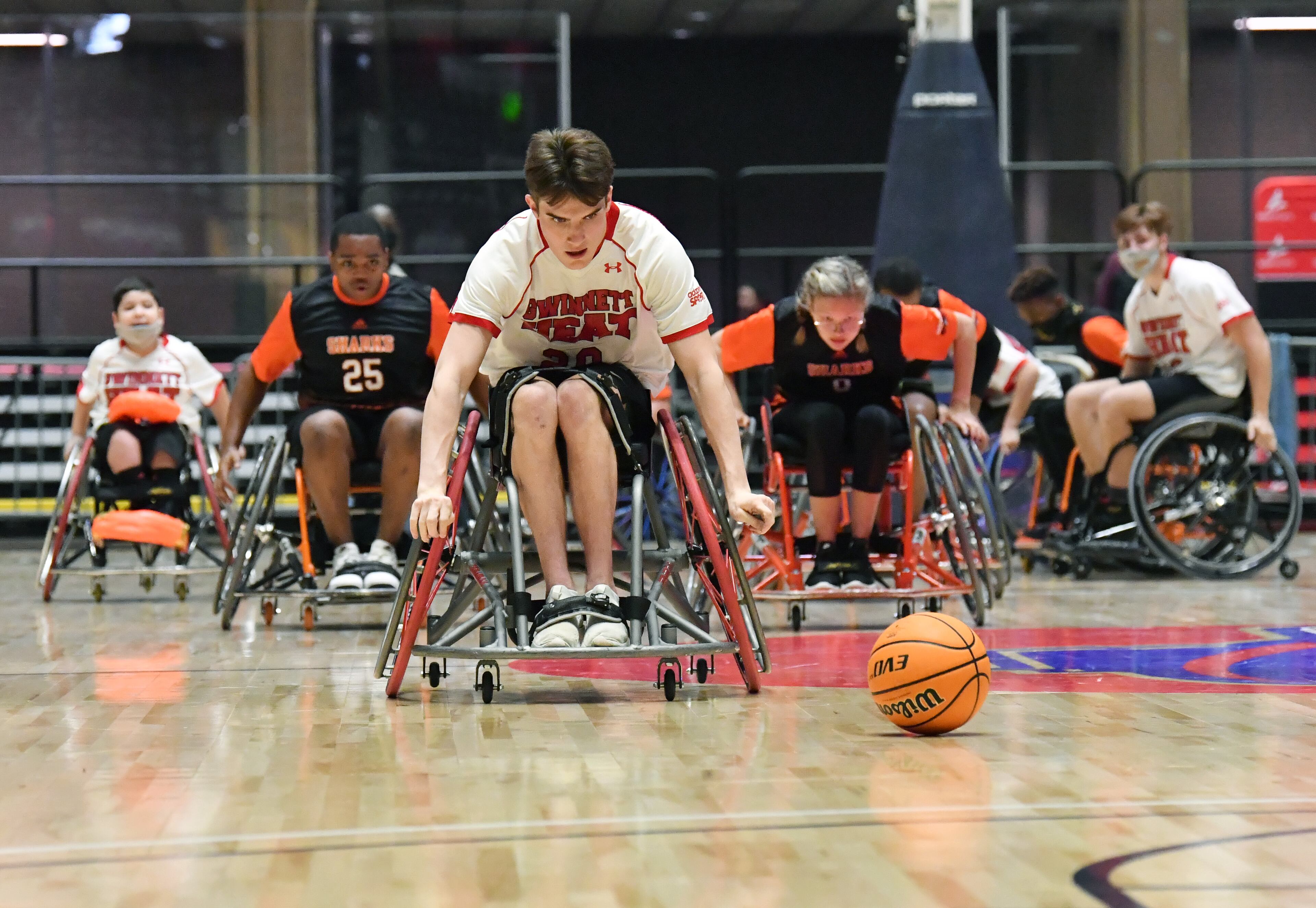 March 13, 2021 Macon - Gwinnett County's Seth Earley (20) goes for a loose ball during AAASP wheelchair games at the Macon Centreplex in Macon on Saturday, March 13, 2021 Gwinnett County won 42-25 over Houston County. (Hyosub Shin / Hyosub.Shin@ajc.com)