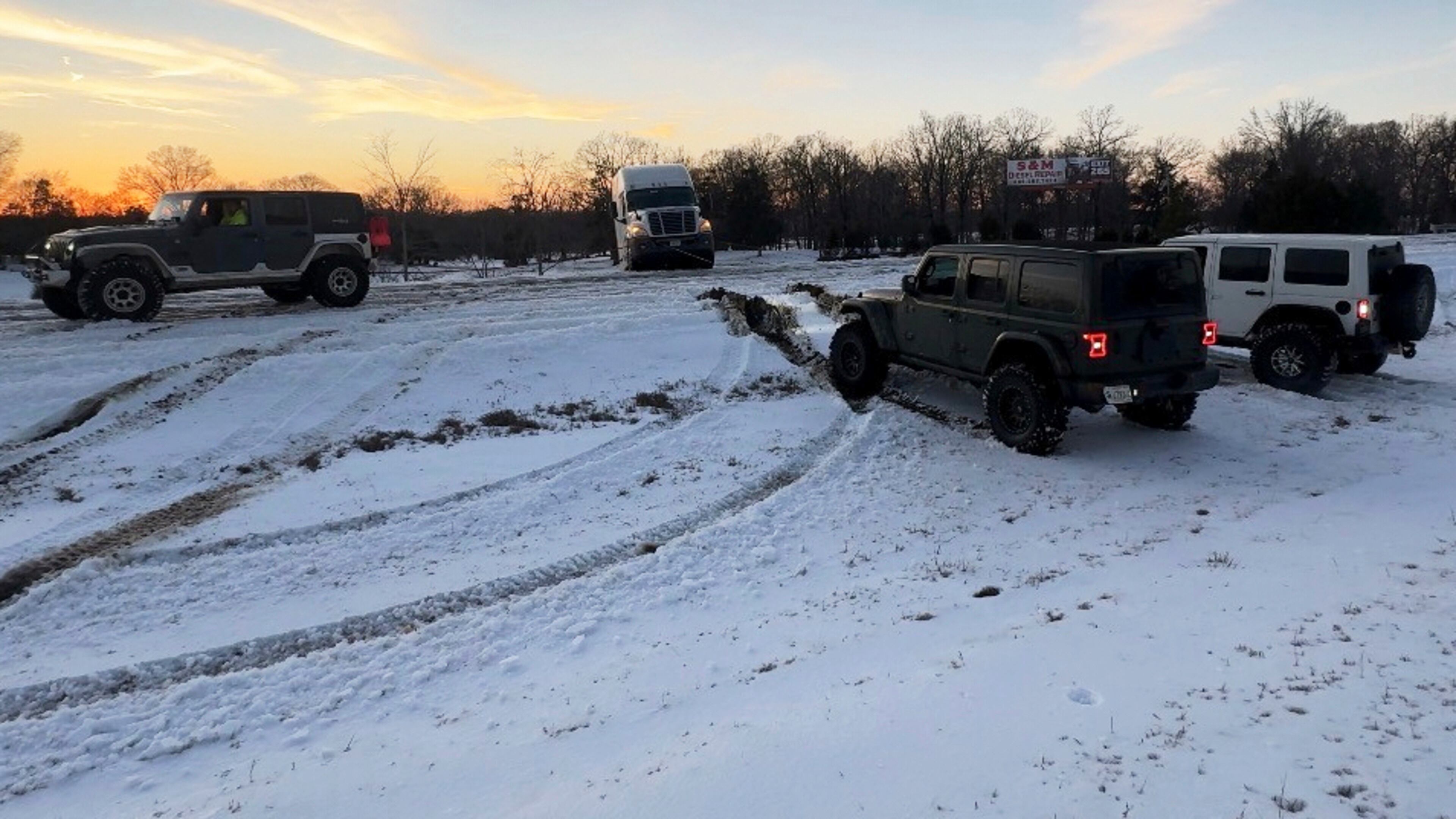 This photo provided by Crystal Walk shows Jeeps helping stranded drivers navigate the ice on Wednesday, Jan. 28, 2026, on Interstate 55 in northern Mississippi. (Crystal Walk via AP)