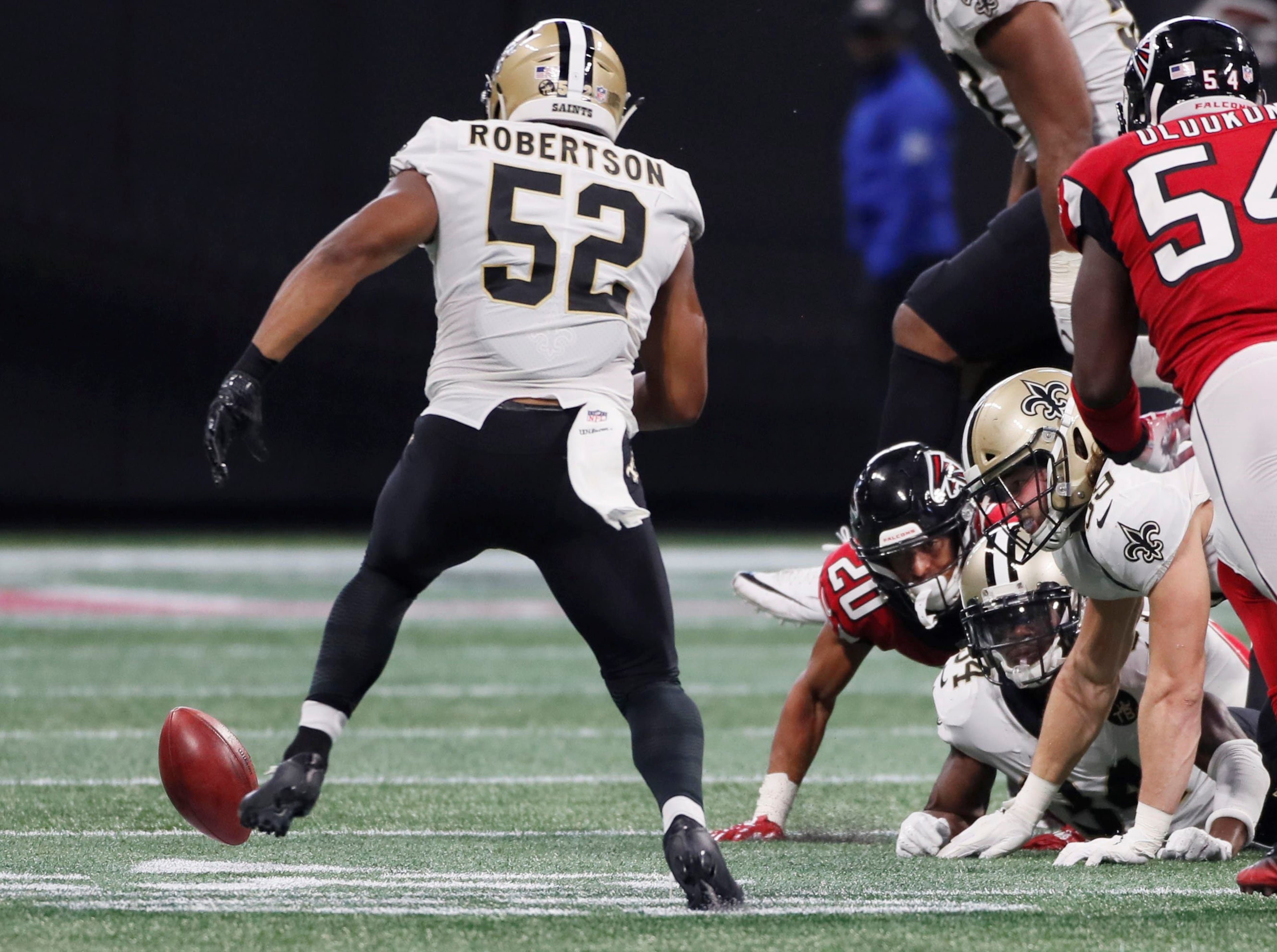 9/23/18 - Atlanta - New Orleans Saints linebacker Craig Robertson (52) recovered a blocked Falcons punt in the second half. The Atlanta Falcons played the New Orleans Saints in an NFL football game Sunday, Sept 23, 2018, at Mercedes-Benz Stadium in Atlanta, GA. BOB ANDRES /BANDRES@AJC.COM