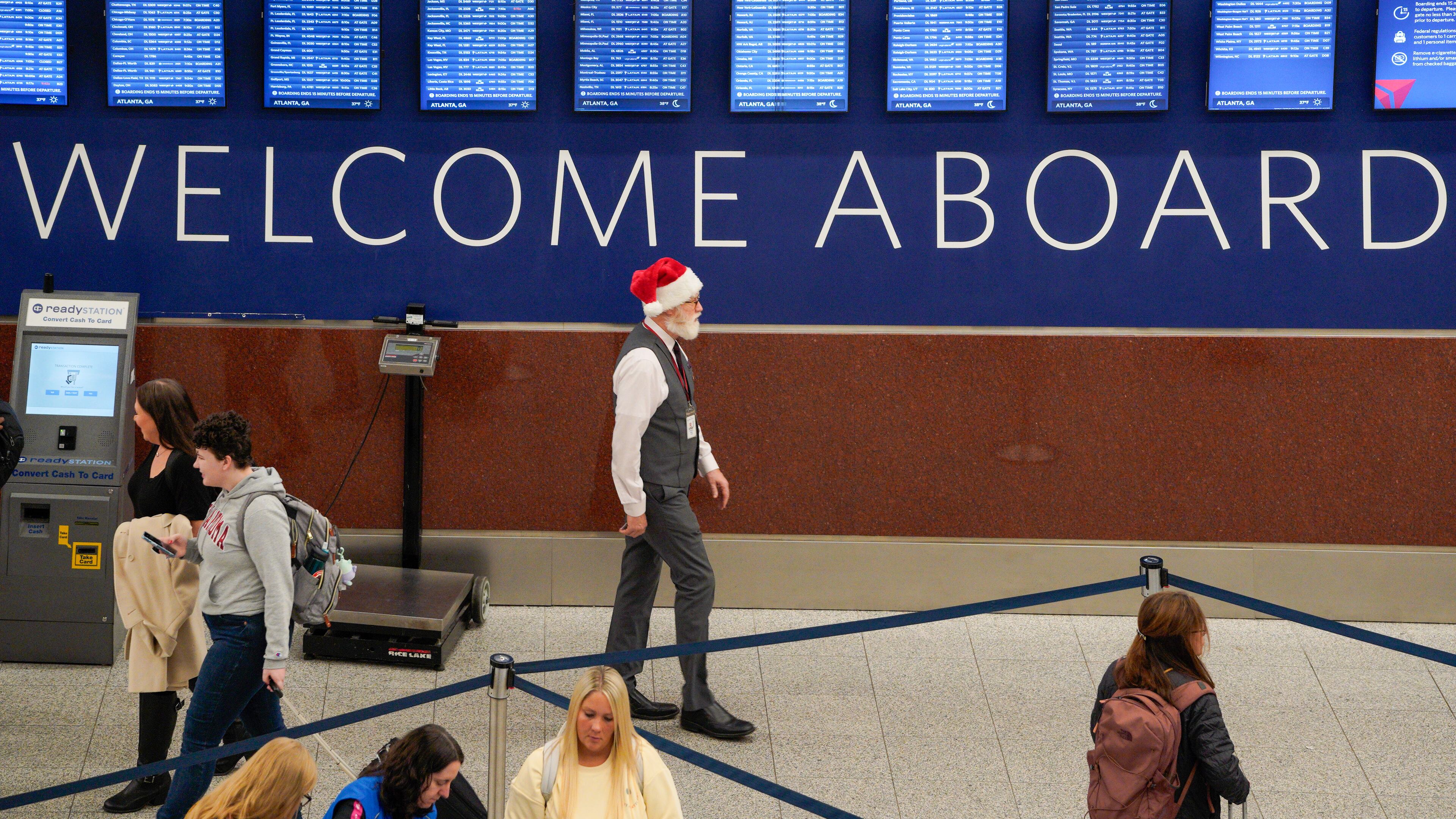 Travelers descend on Hartsfield-Jackson Atlanta International Airport in the final days of the holiday season. Friday, December 20, 2024 (Ben Hendren for the Atlanta Journal-Constitution)