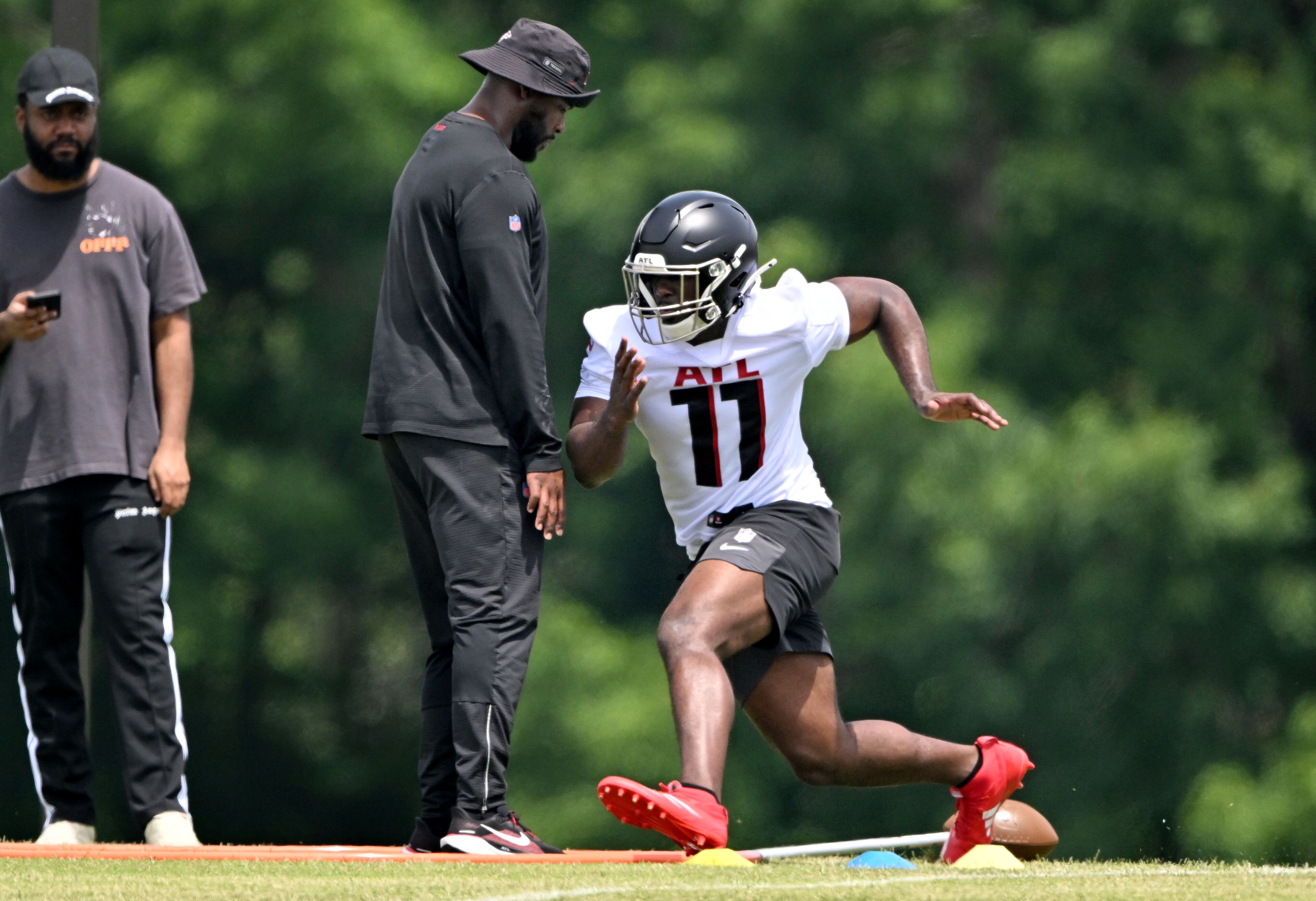 Atlanta Falcons edge rusher Jalon Walker (11) runs a drill during the Atlanta Falcons Rookie Minicamp at the Atlanta Falcons Training Camp, Friday, May 9, 2025, in Flowery Branch. (Hyosub Shin / AJC)