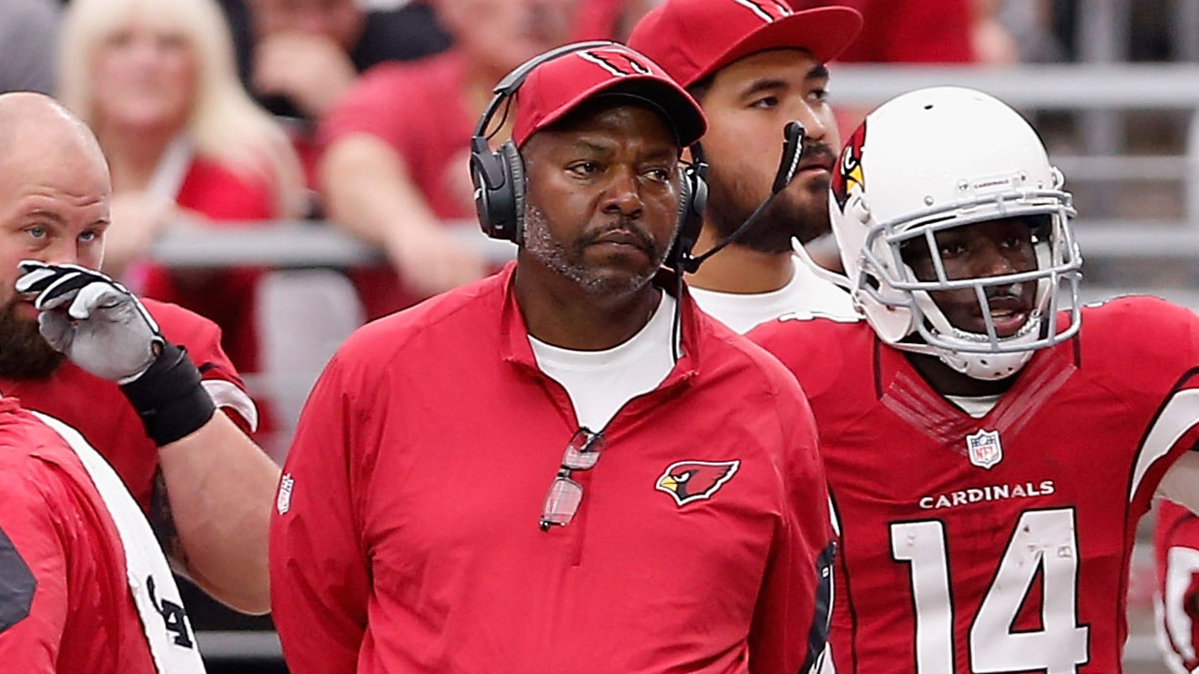 Wide Receivers coach Darryl Drake coached at Georgia, before joining the NFL with the Chicago Bears, Arizona Cardinals and Pittsburgh Steelers.