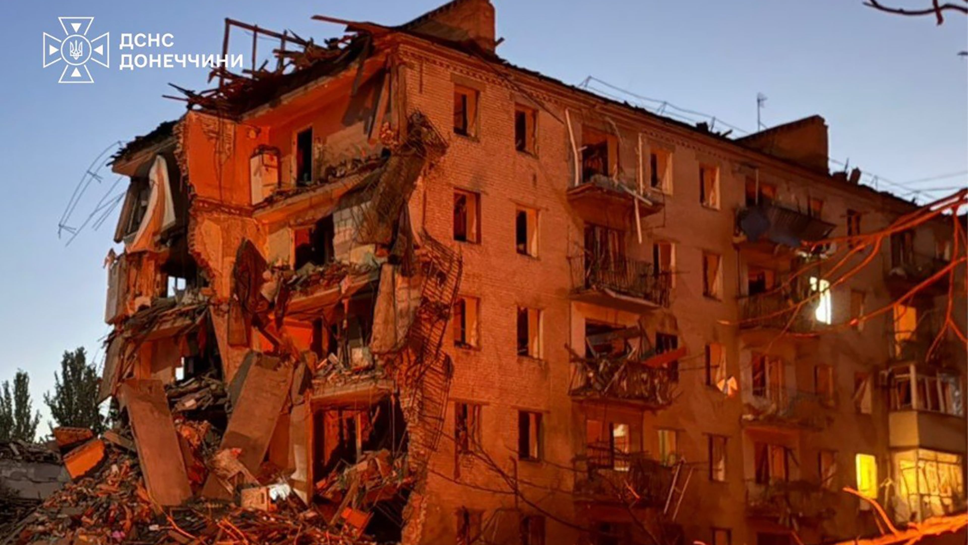 This photo provided by the Ukrainian Emergency Service shows a site of a residential building damaged by a Russian guided bomb in the city center of Sloviansk, Donetsk region, Ukraine, Monday, Aug. 31, 2026. (Ukrainian Emergency Service via AP)