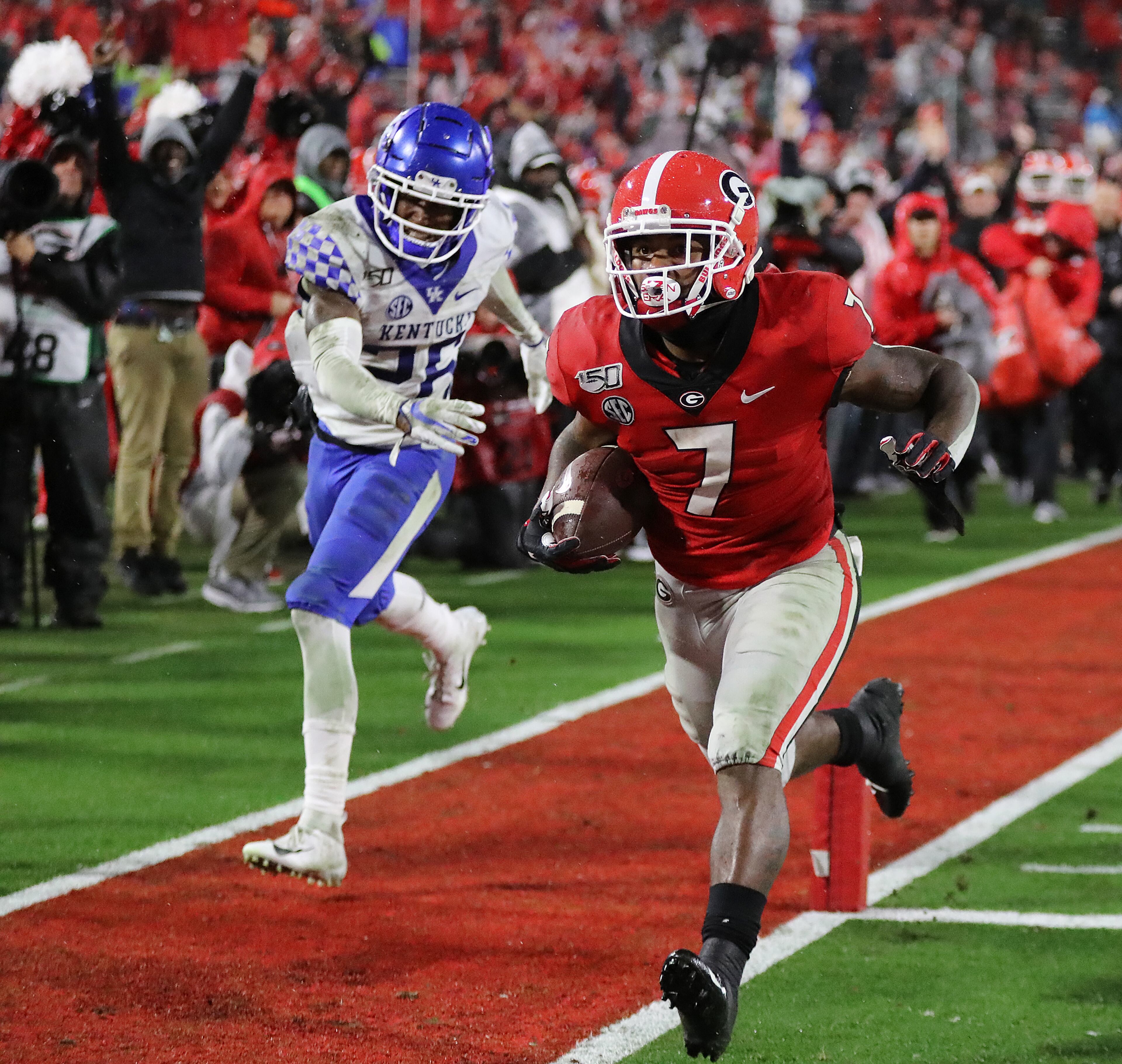 Georgia tailback D'Andre Swift gets past Kentucky defensive back Brandon Echols for a touchdown run to take a 7-0 lead. Curtis Compton/ccompton@ajc.com