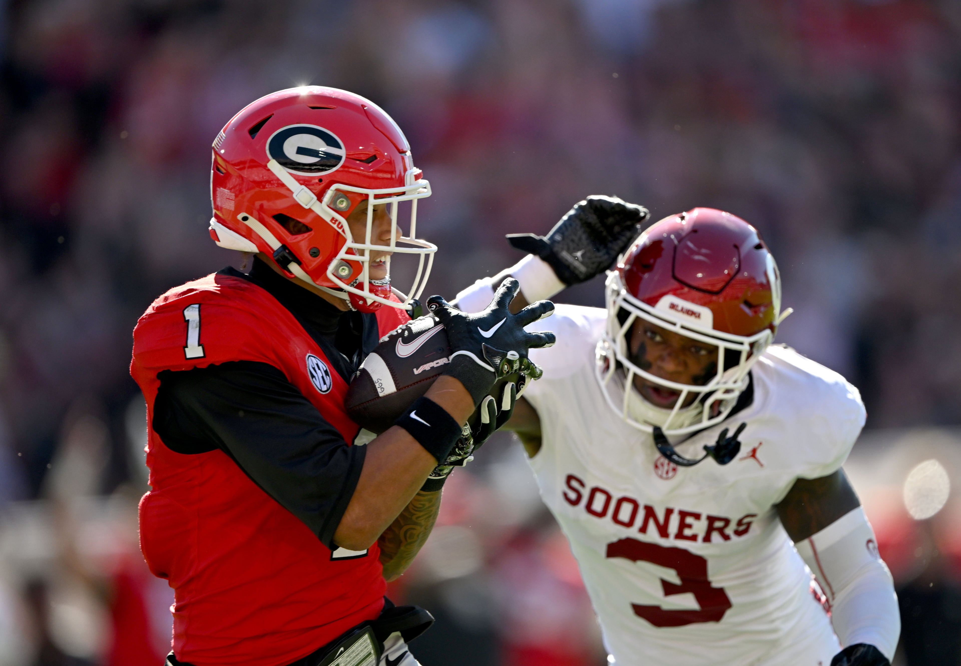 Georgia wide receiver Talyn Taylor (left) makes a touchdown catch over Oklahoma defensive back Reggie Powers III (right) during the first half in an NCAA football game at Sanford Stadium on Saturday, Sept. 26, 2026, in Athens, Ga. (Hyosub Shin/AJC)