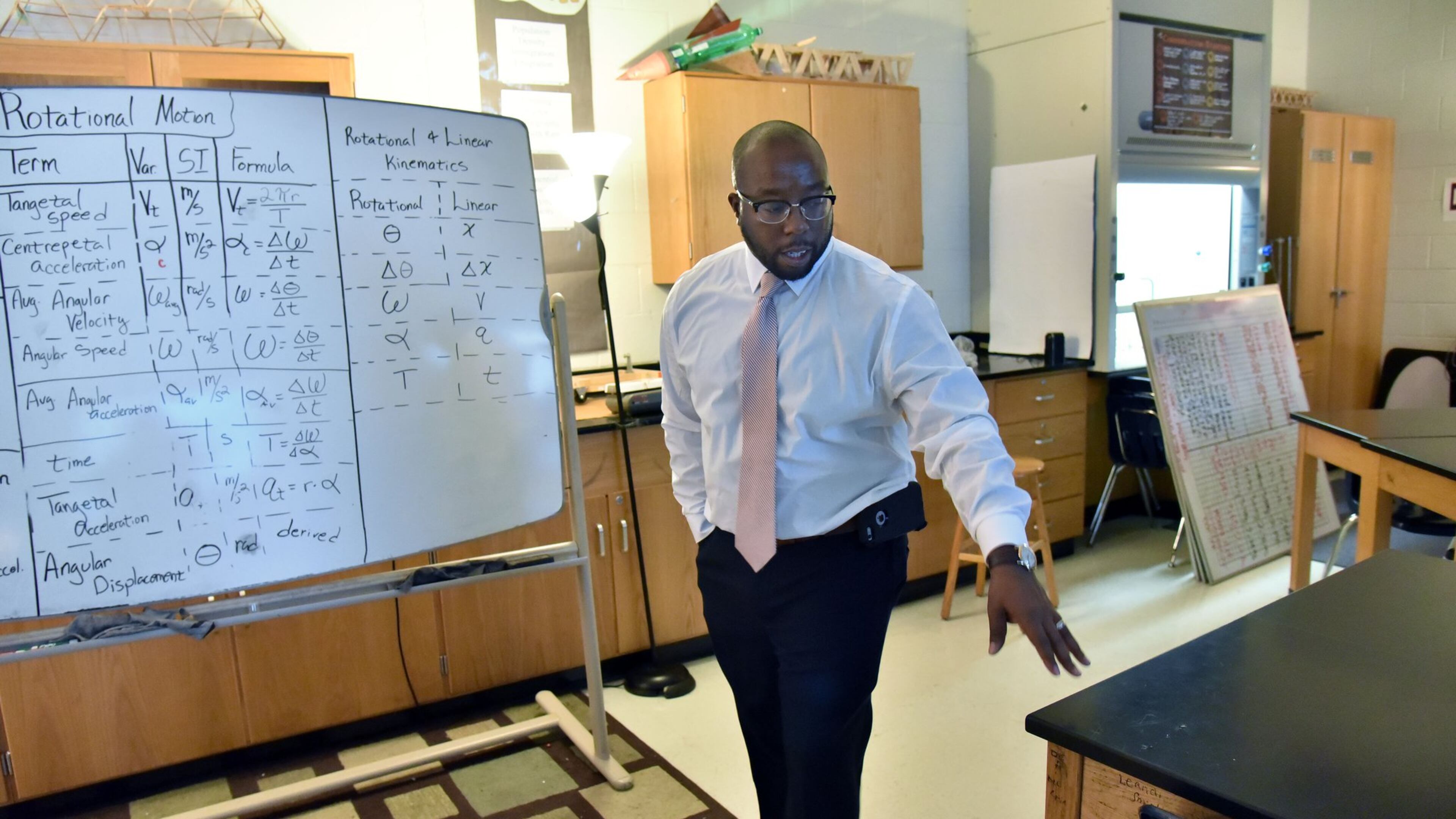 Bobby Bynum, environmental science teacher, points out the seat, where Cherish Williams used to sit in his class at Mundy’s Mill High School. HYOSUB SHIN / HSHIN@AJC.COM
