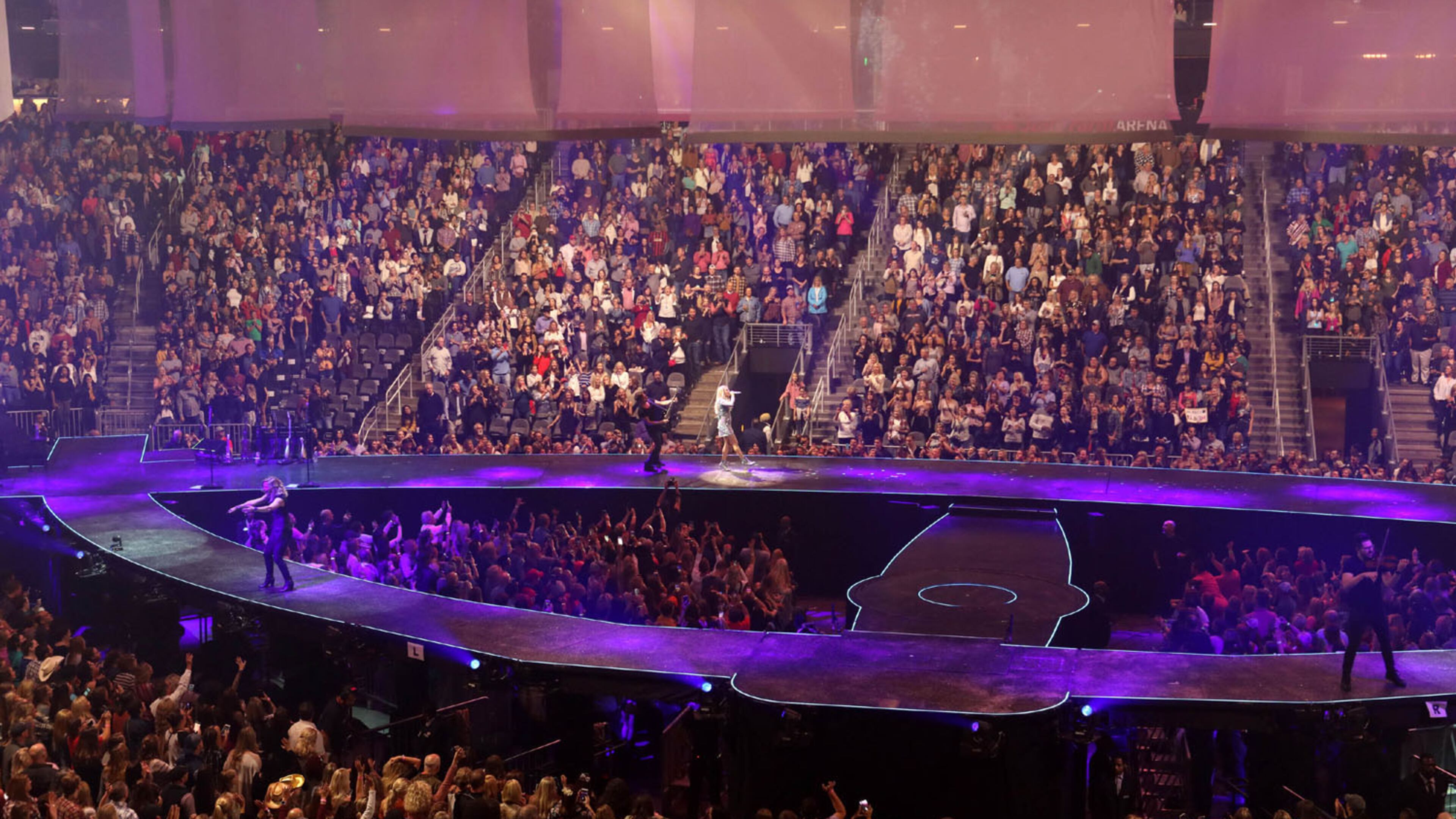 Carrie Underwood entertained a sold-out crowd at State Farm Arena on her Cry Pretty Tour. on Saturday, October 19, 2019. Robb Cohen Photography & Video /RobbsPhotos.com