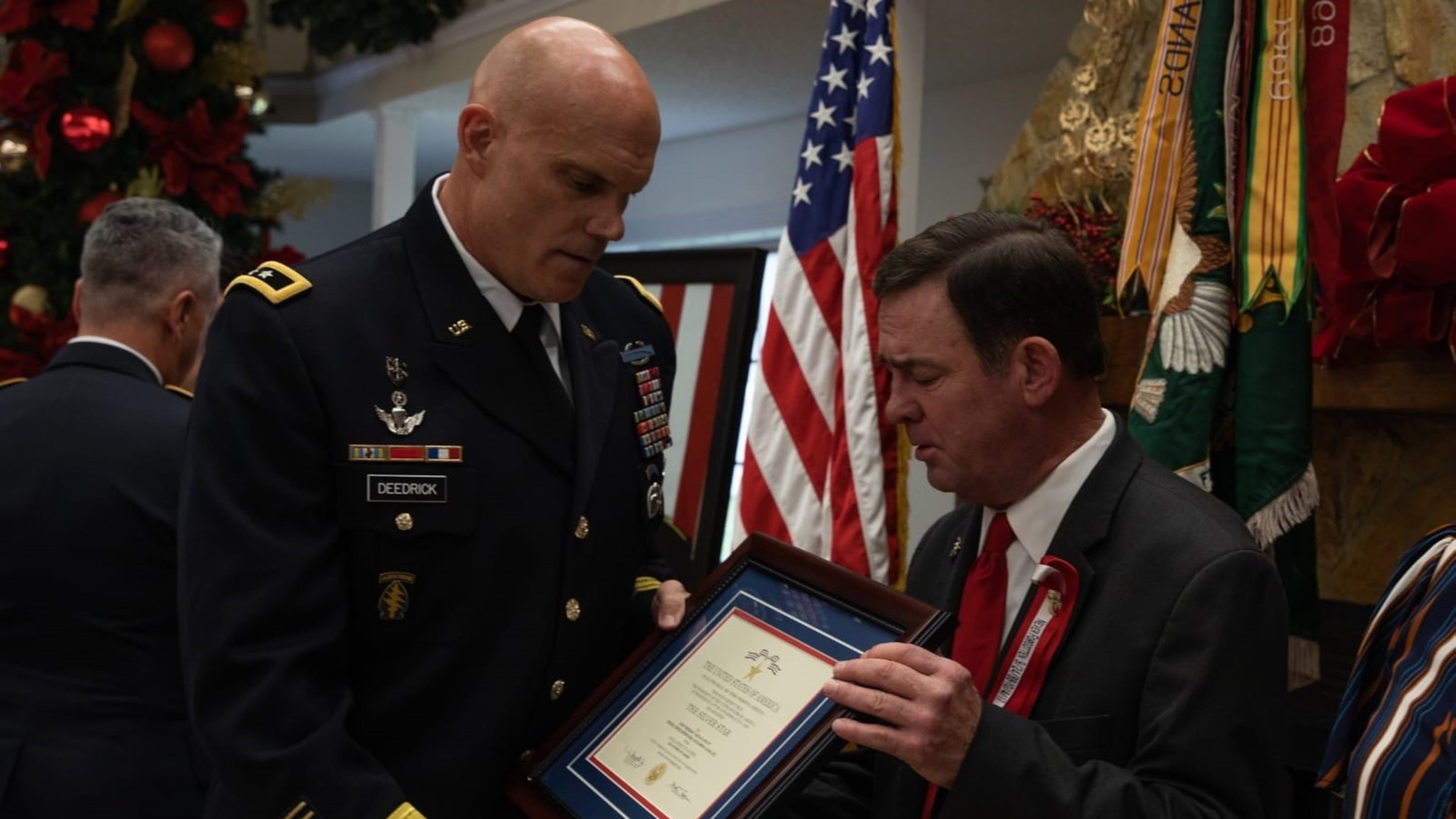 Staff Sgt. Dustin Wright’s father, Ardie, right, receives a Silver Star medal citation from Maj. Gen. John Deedrick, commanding general of 1st Special Forces Command (Airborne), during an award ceremony in Santa Claus, Ga., Wednesday. U.S. Army Photo by Sgt. Steven Lewis