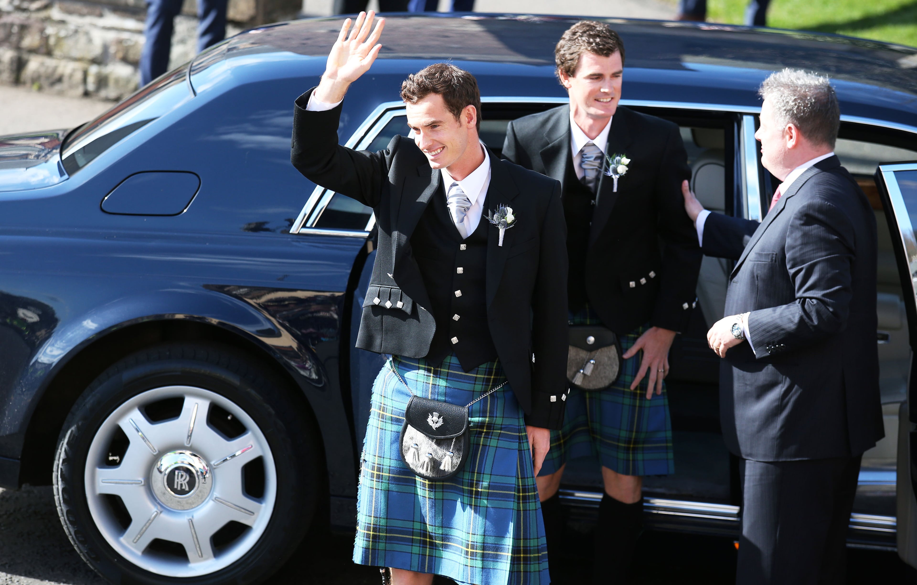 Britain's Andy Murray arrives for his wedding to Kim Sears, with his brother Jamie, center, at Dunblane Cathedral in Scotland, Saturday April 11, 2015. (AP Photo/PA, Andrew Milligan) UNITED KINGDOM OUT NO SALES NO ARCHIVE