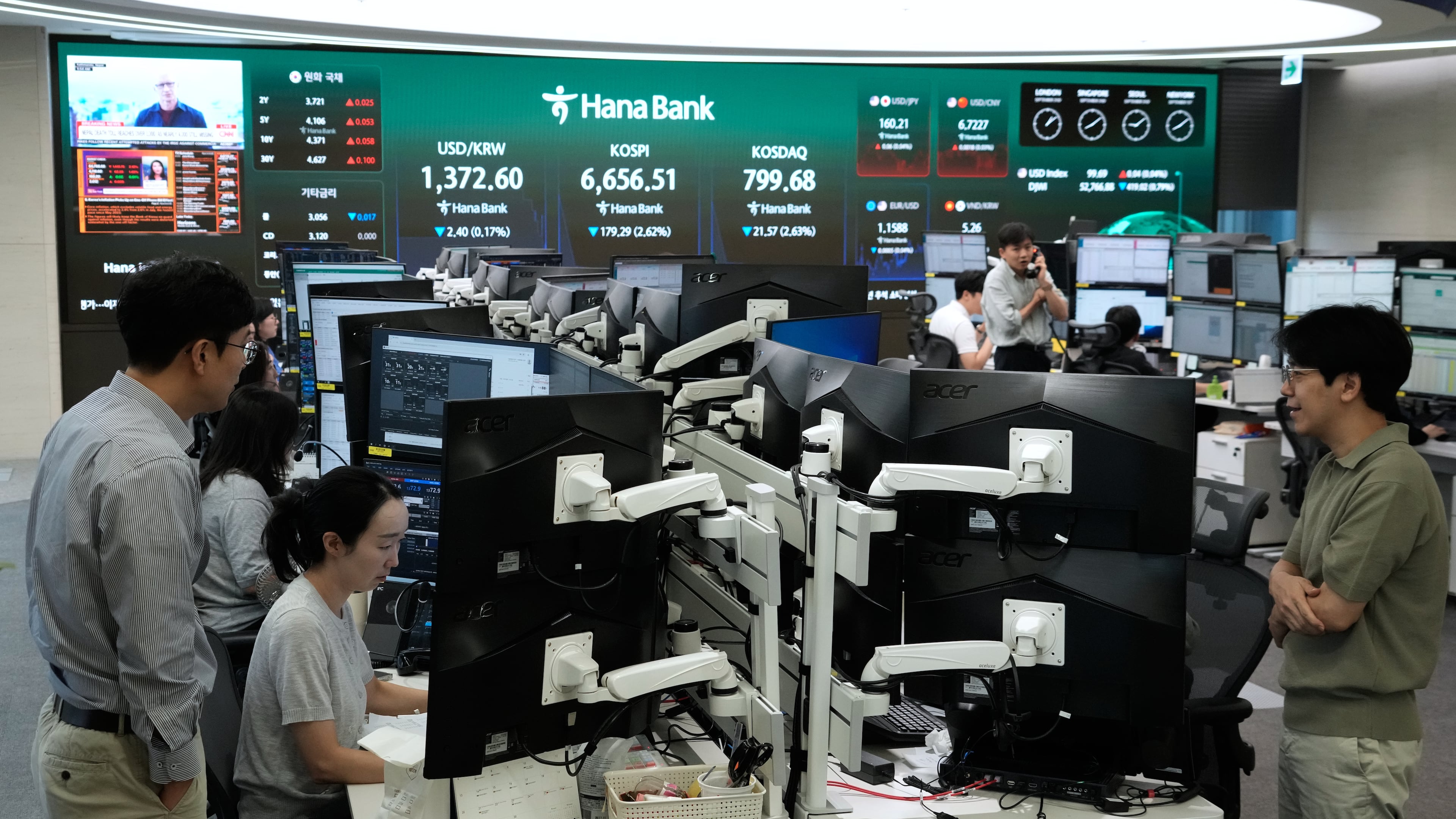 Currency traders work at the foreign exchange dealing room of the Hana Bank headquarters in Seoul, South Korea, Wednesday, Sept. 2, 2026. (AP Photo/Ahn Young-joon)