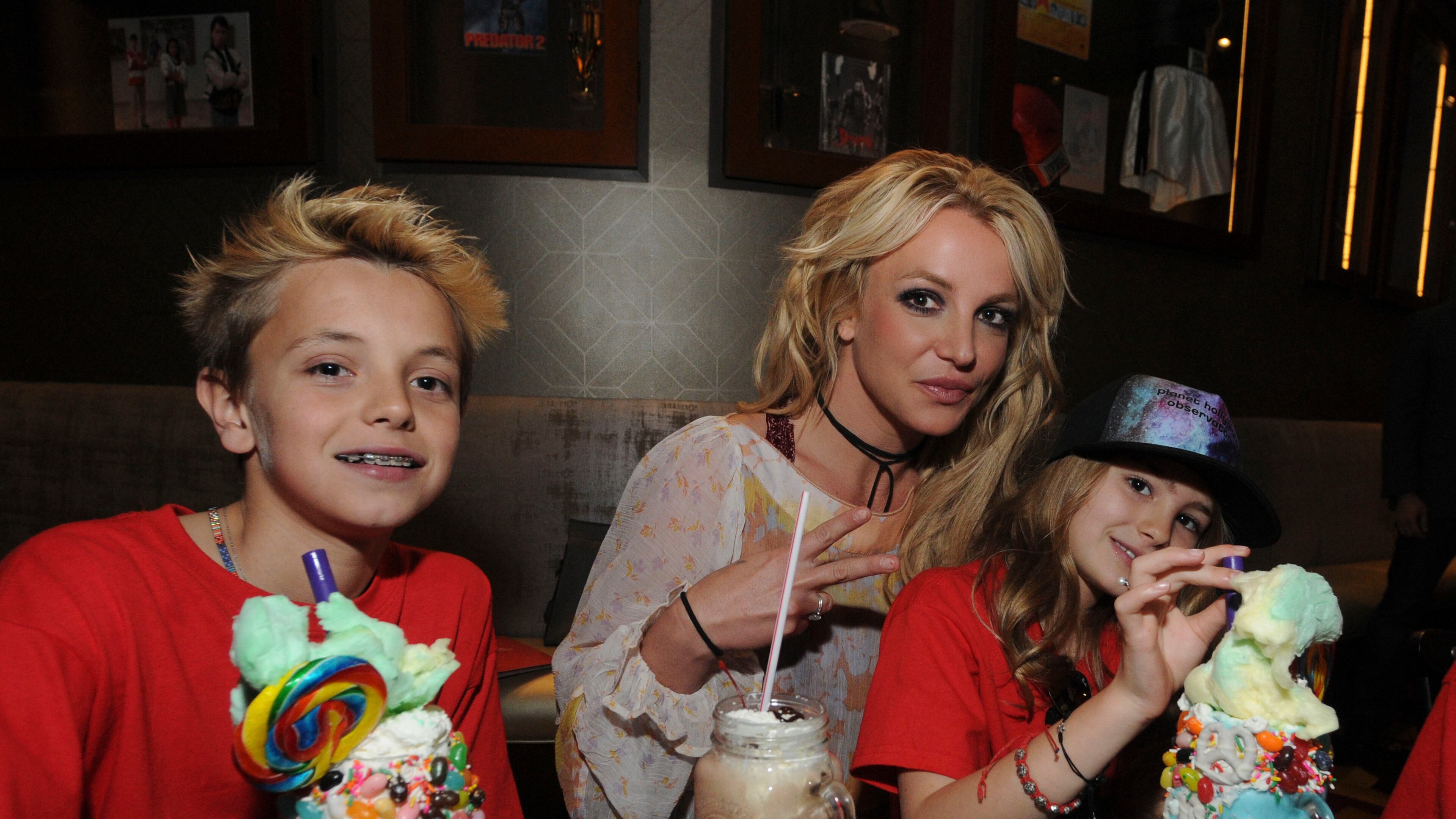 ORLANDO, FL - MARCH 13: Britney Spears enjoys a family outing with Jayden Federline and Maddie Aldridge at Planet Hollywood Disney Springs on March 13, 2017 in Orlando, Florida. (Photo by Gerardo Mora/Getty Images for Planet Hollywood Observatory)