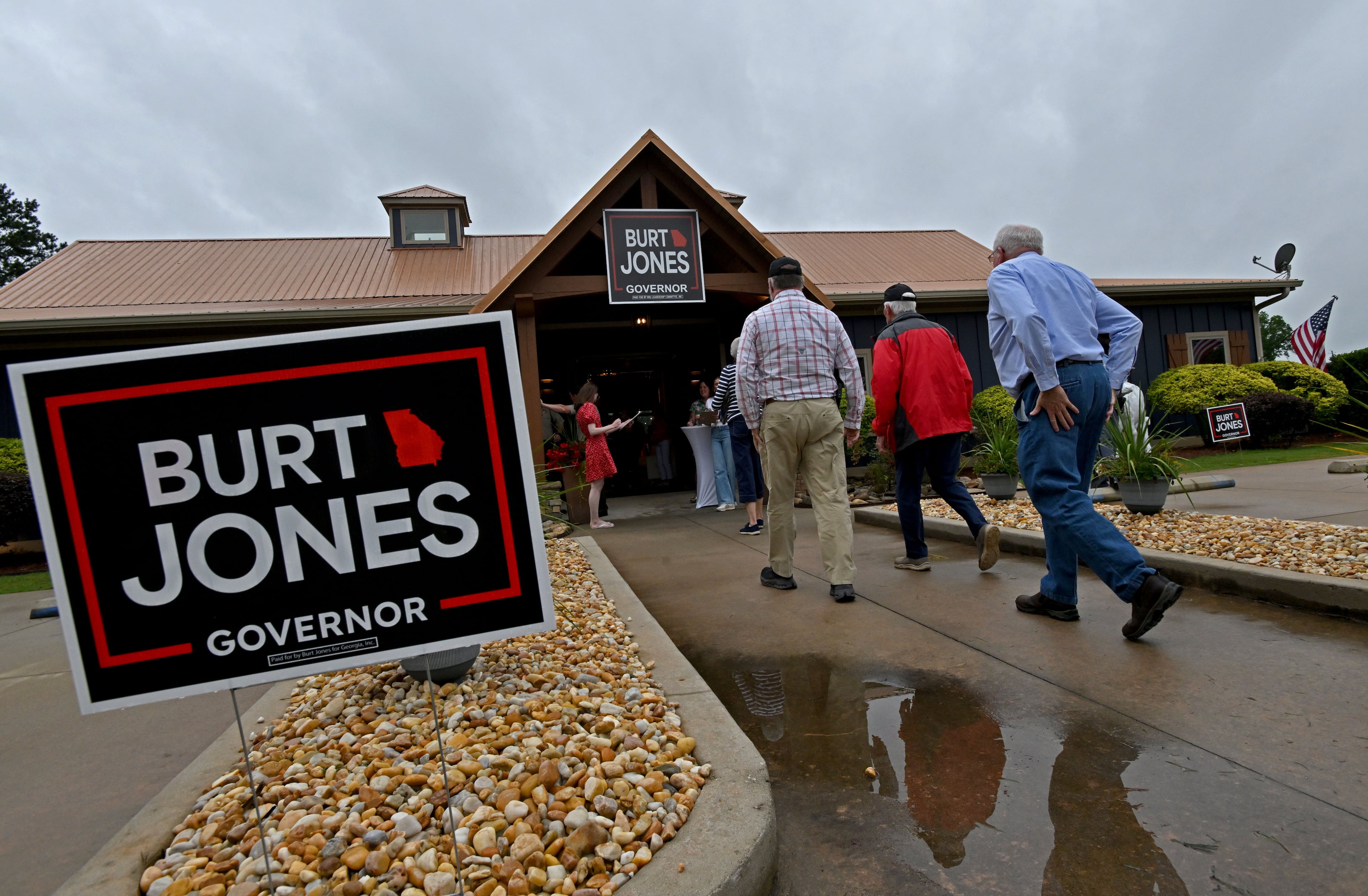 Supporters arrive for the election night watch party for Georgia gubernatorial candidate Burt Jones at The Rivers Ranch during Georgia’s primary runoff on Tuesday, June 16, 2026, in Jackson. (Hyosub Shin/AJC)